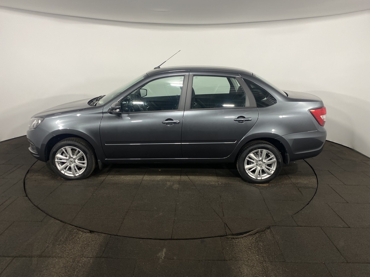 Легковой автотранспорт - LADA Granta 1.6 MT (90 л.с.)