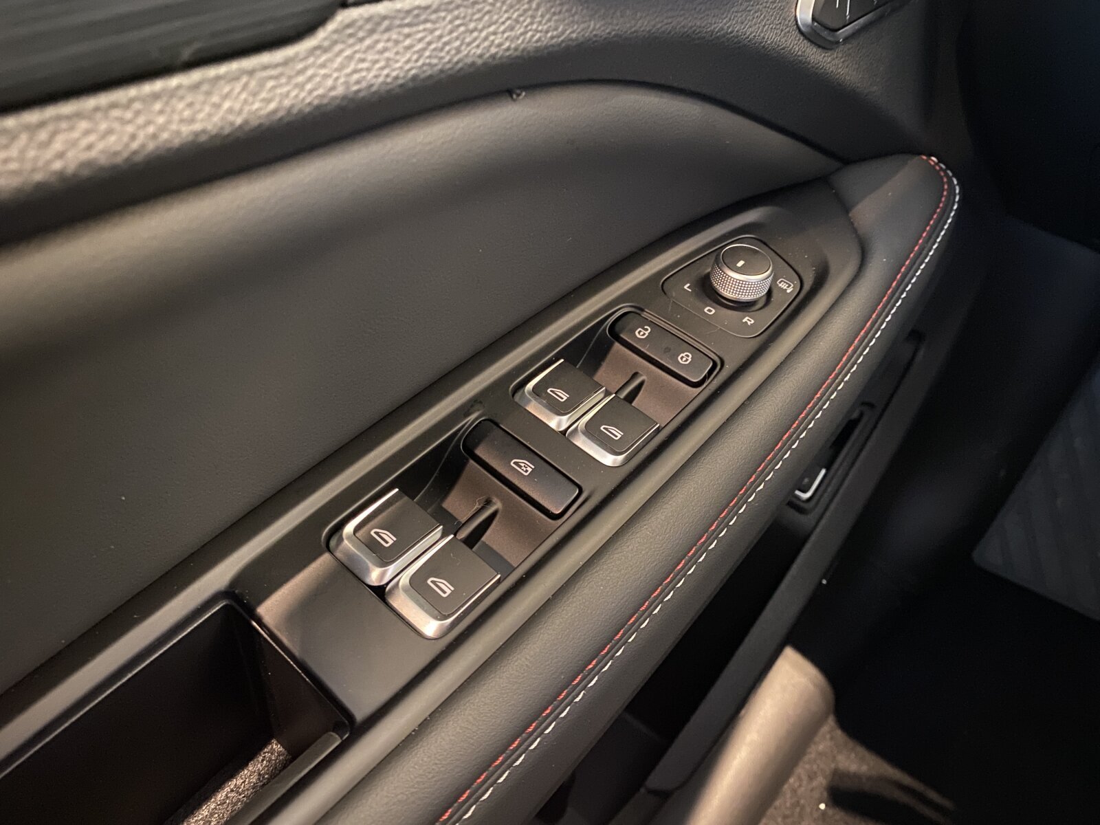 Легковой автотранспорт - GEELY Tugella 