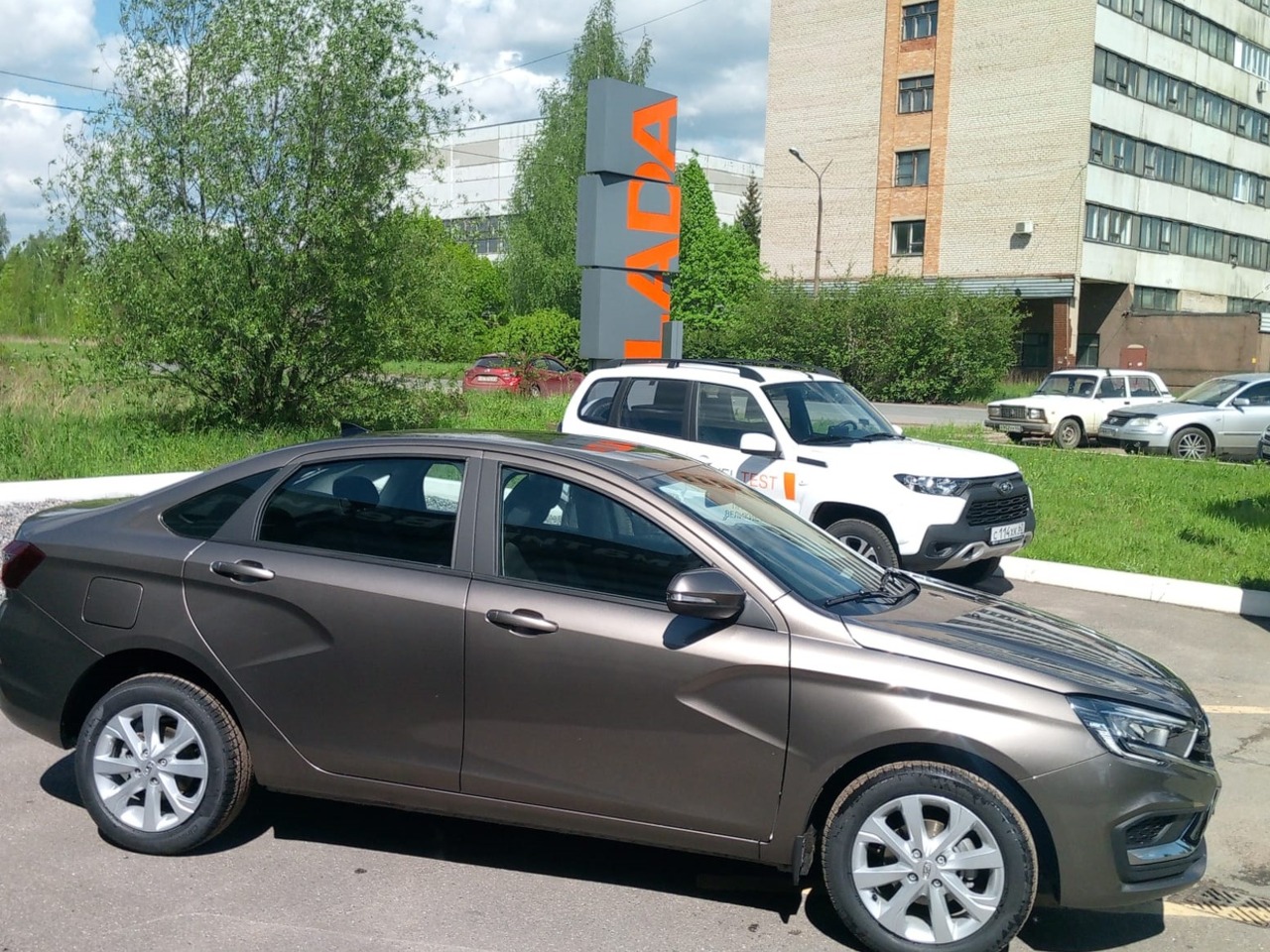 Легковой автотранспорт - LADA Vesta 1.8 CVT (122 л.с.)