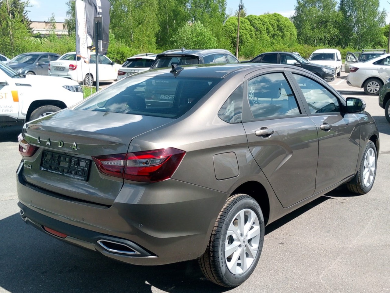 Легковой автотранспорт - LADA Vesta 1.8 CVT (122 л.с.)