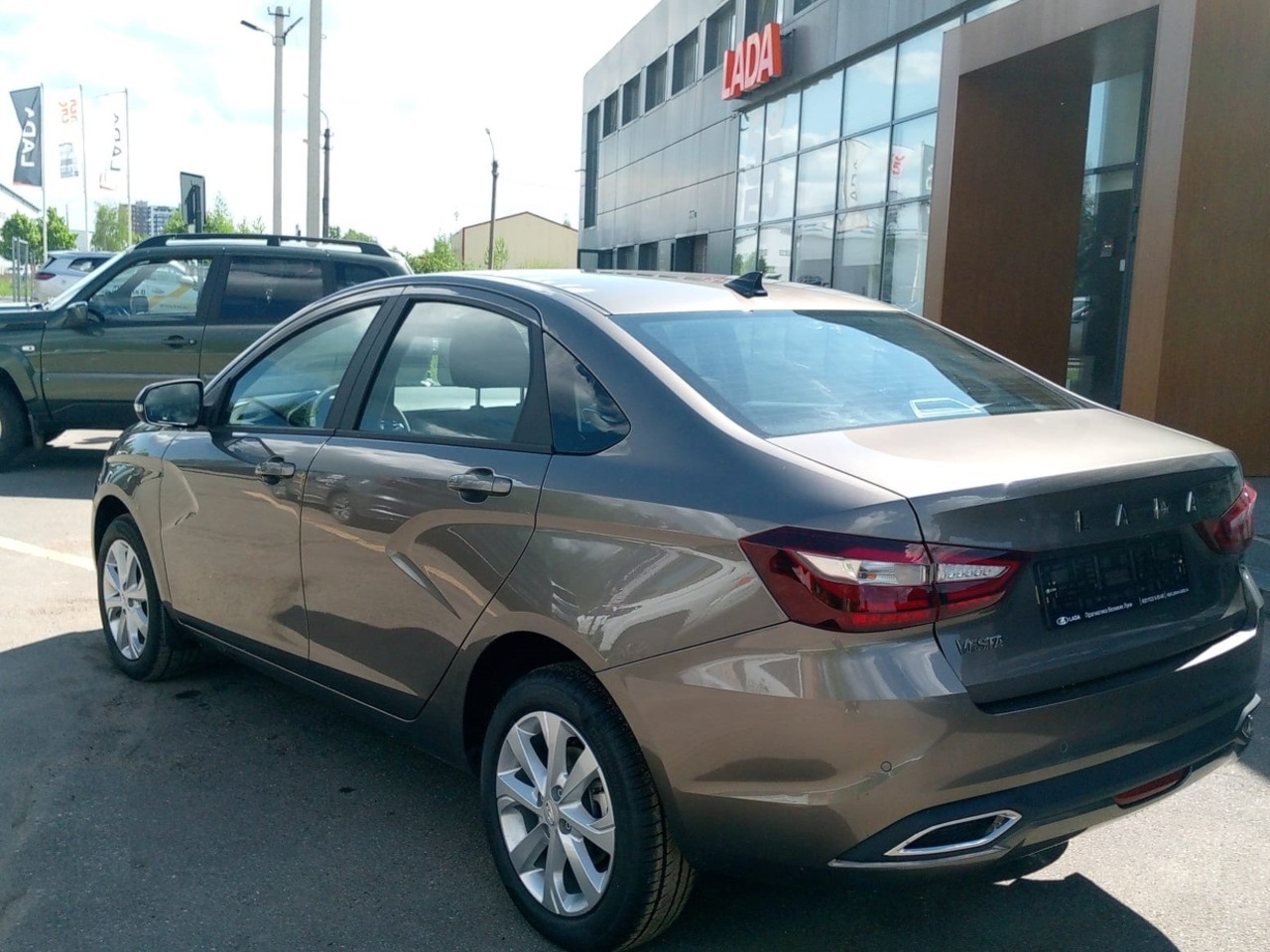 Легковой автотранспорт - LADA Vesta 1.8 CVT (122 л.с.)