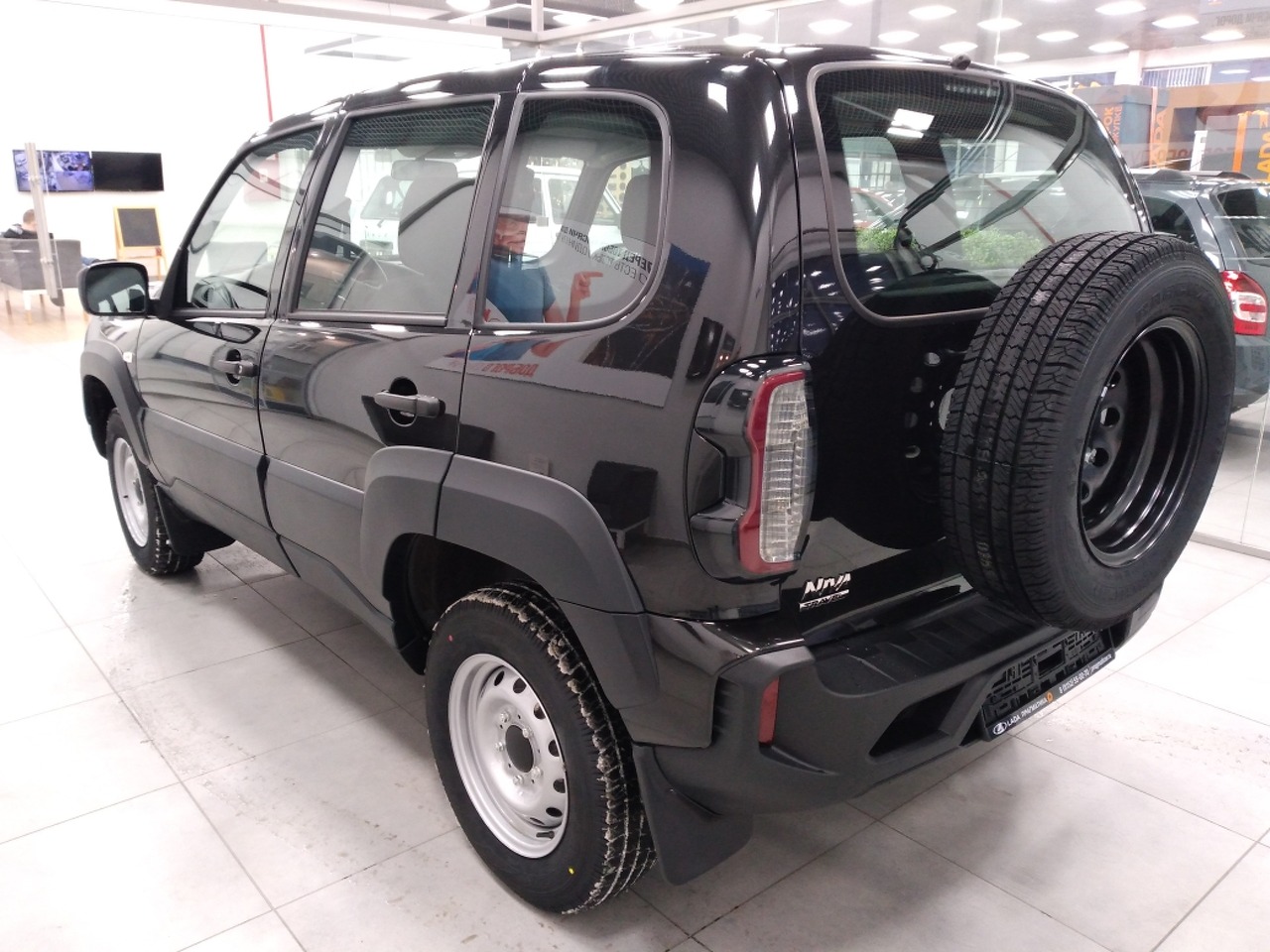 Легковой автотранспорт - Niva 1.7 MT (80 л.с.) 4WD