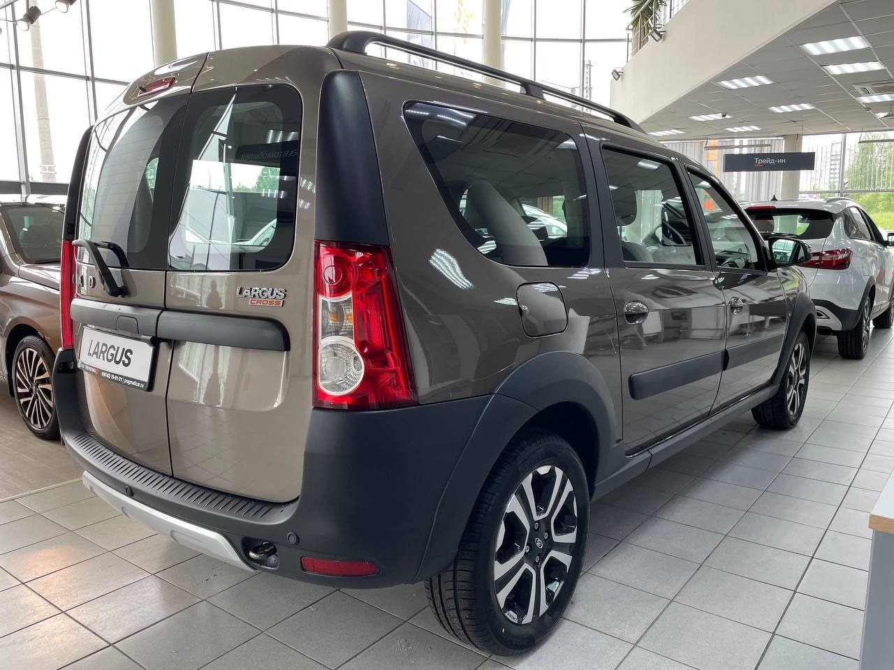 Легковой автотранспорт - LADA Largus Cross 1.6 MT (106 л.с.)