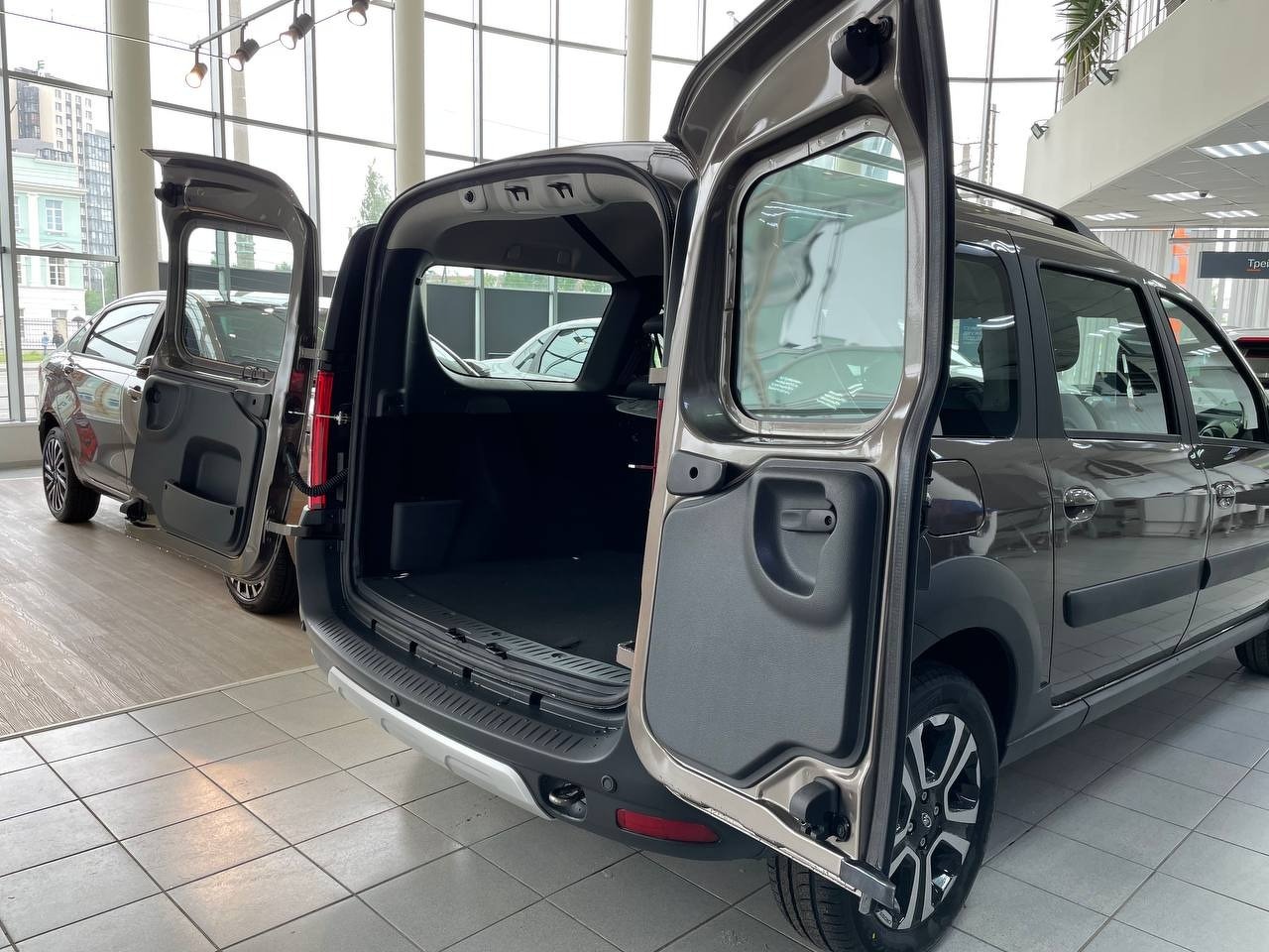 Легковой автотранспорт - LADA Largus Cross 1.6 MT (106 л.с.)