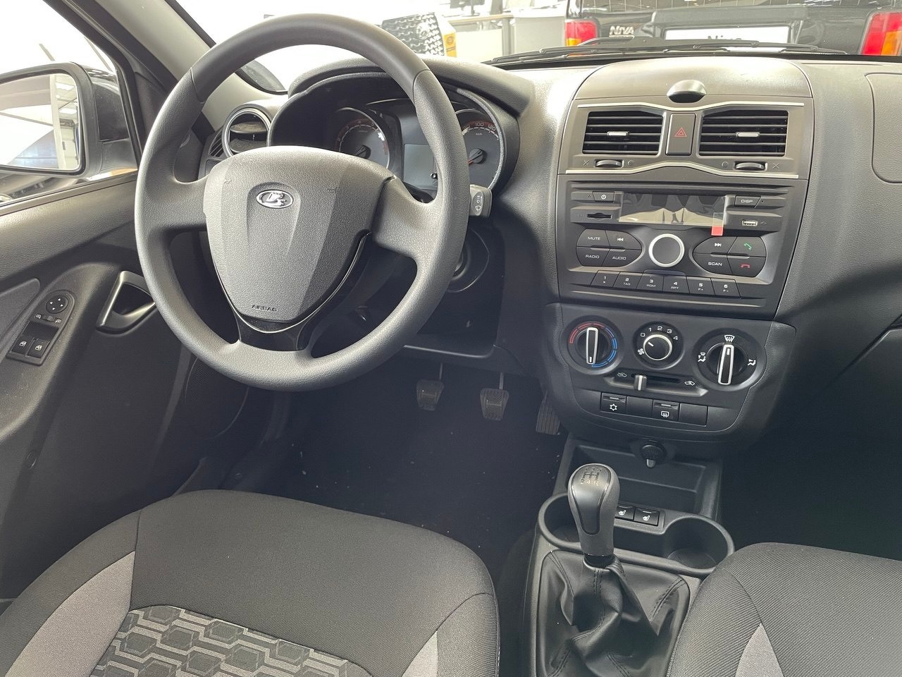 Легковой автотранспорт - LADA Granta Cross 1.6 MT (90 л.с.)