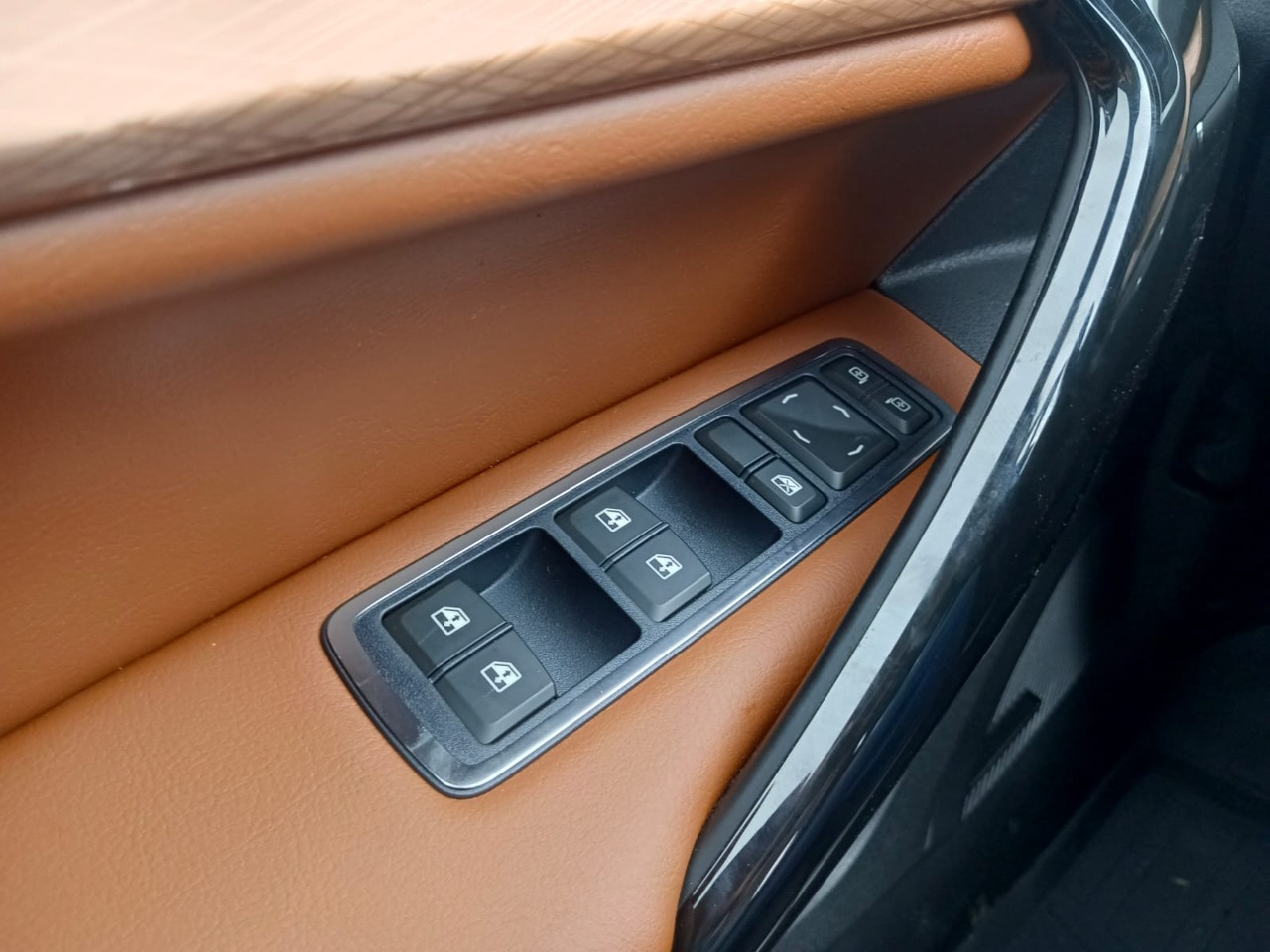 Легковой автотранспорт - Vesta SW Cross 1.8 CVT (122 л.с.)