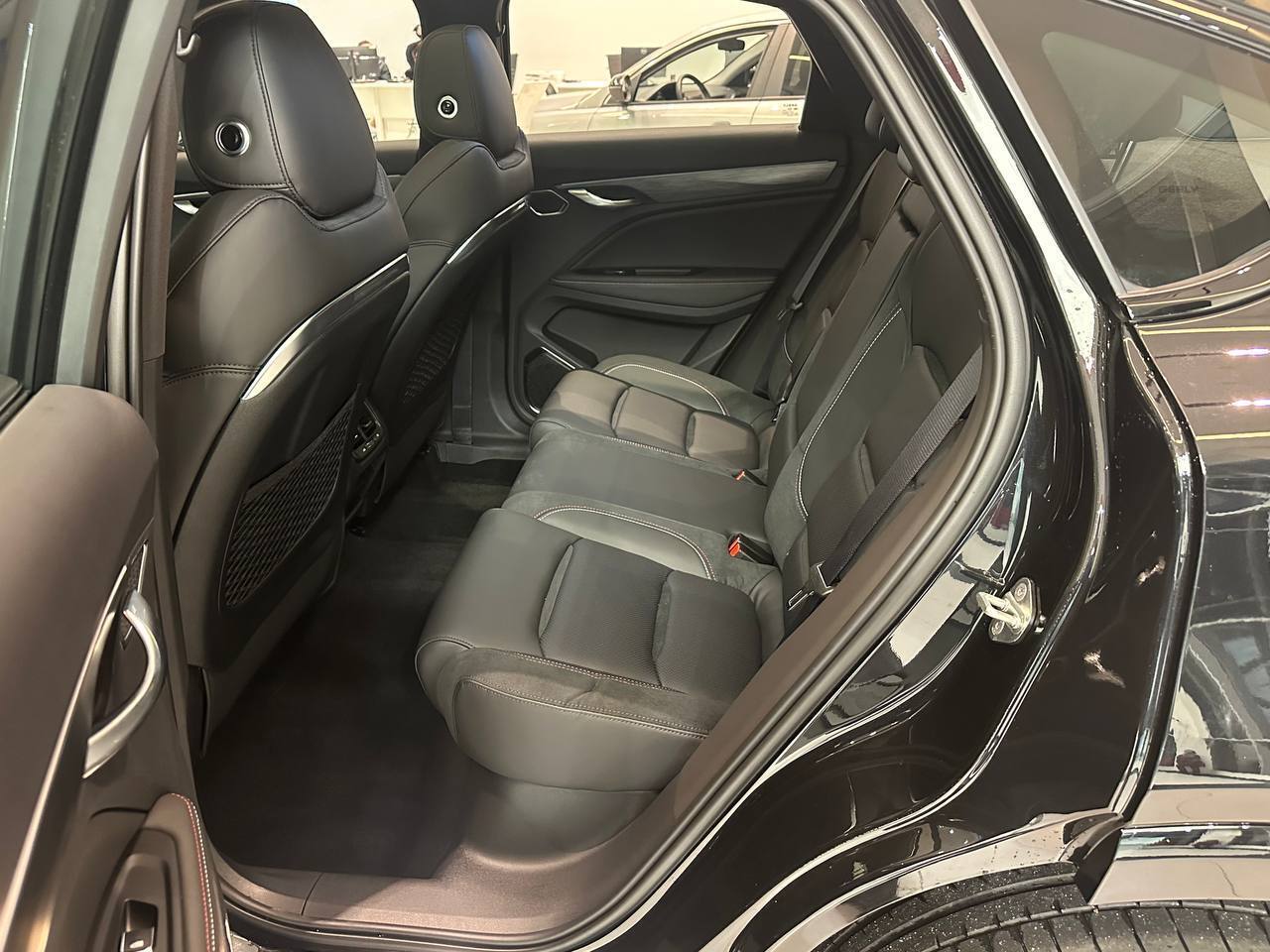 Легковой автотранспорт - GEELY Tugella 
