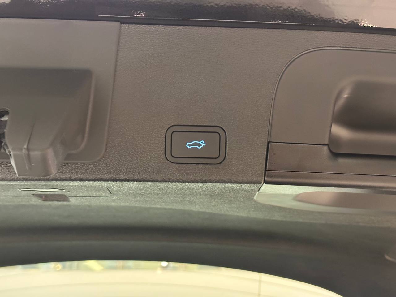 Легковой автотранспорт - GEELY Tugella 