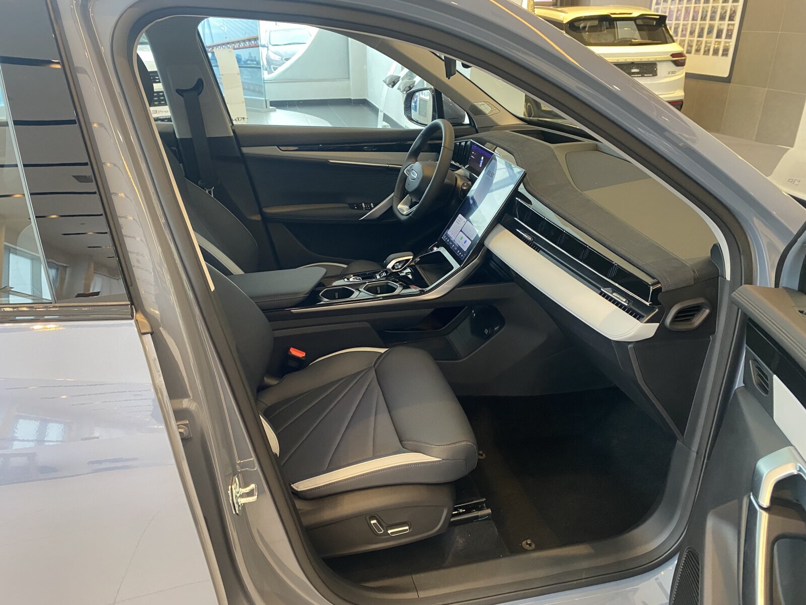 Легковой автотранспорт - GEELY Atlas 
