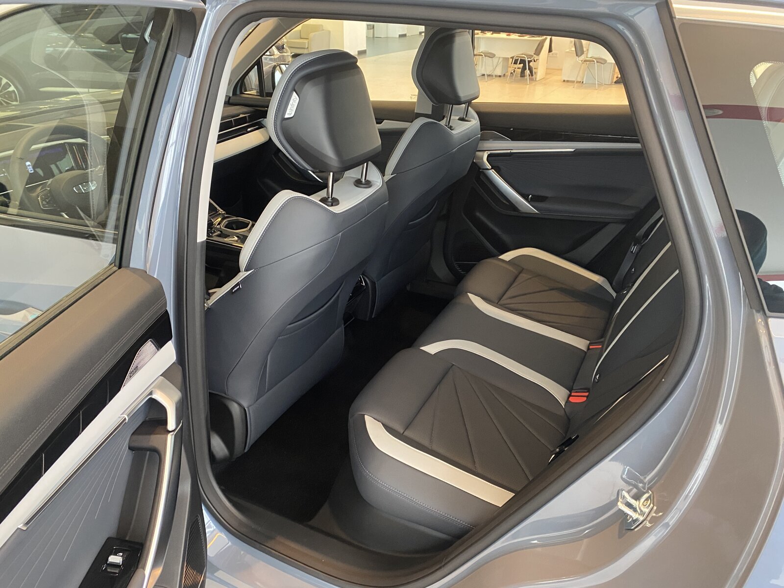 Легковой автотранспорт - GEELY Atlas 