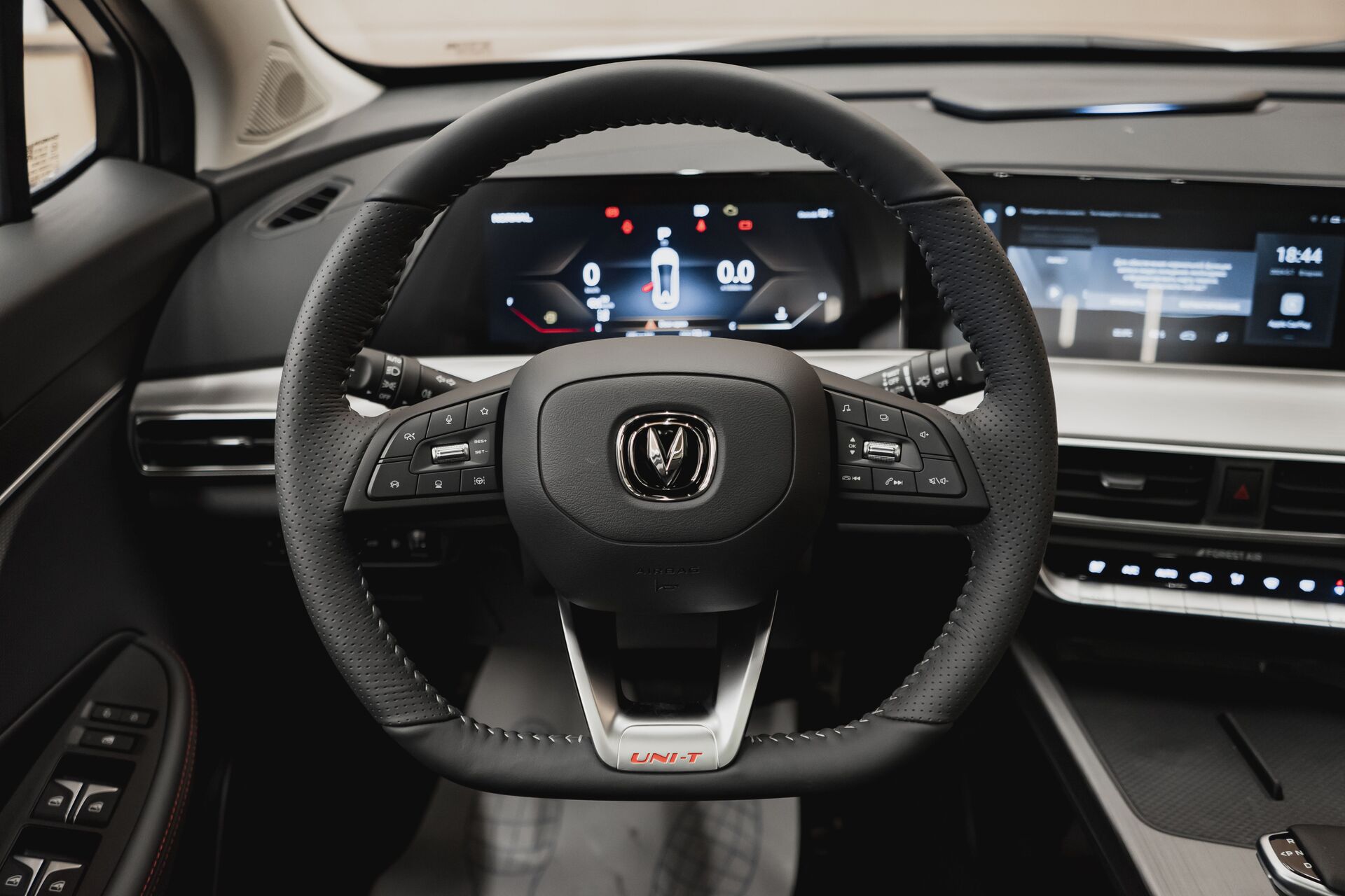 Легковой автотранспорт - CHANGAN UNI-T 1.5 AMT (167 л.с.)