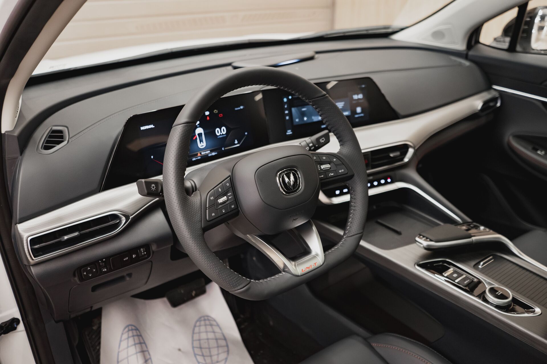 Легковой автотранспорт - CHANGAN UNI-T 1.5 AMT (167 л.с.)