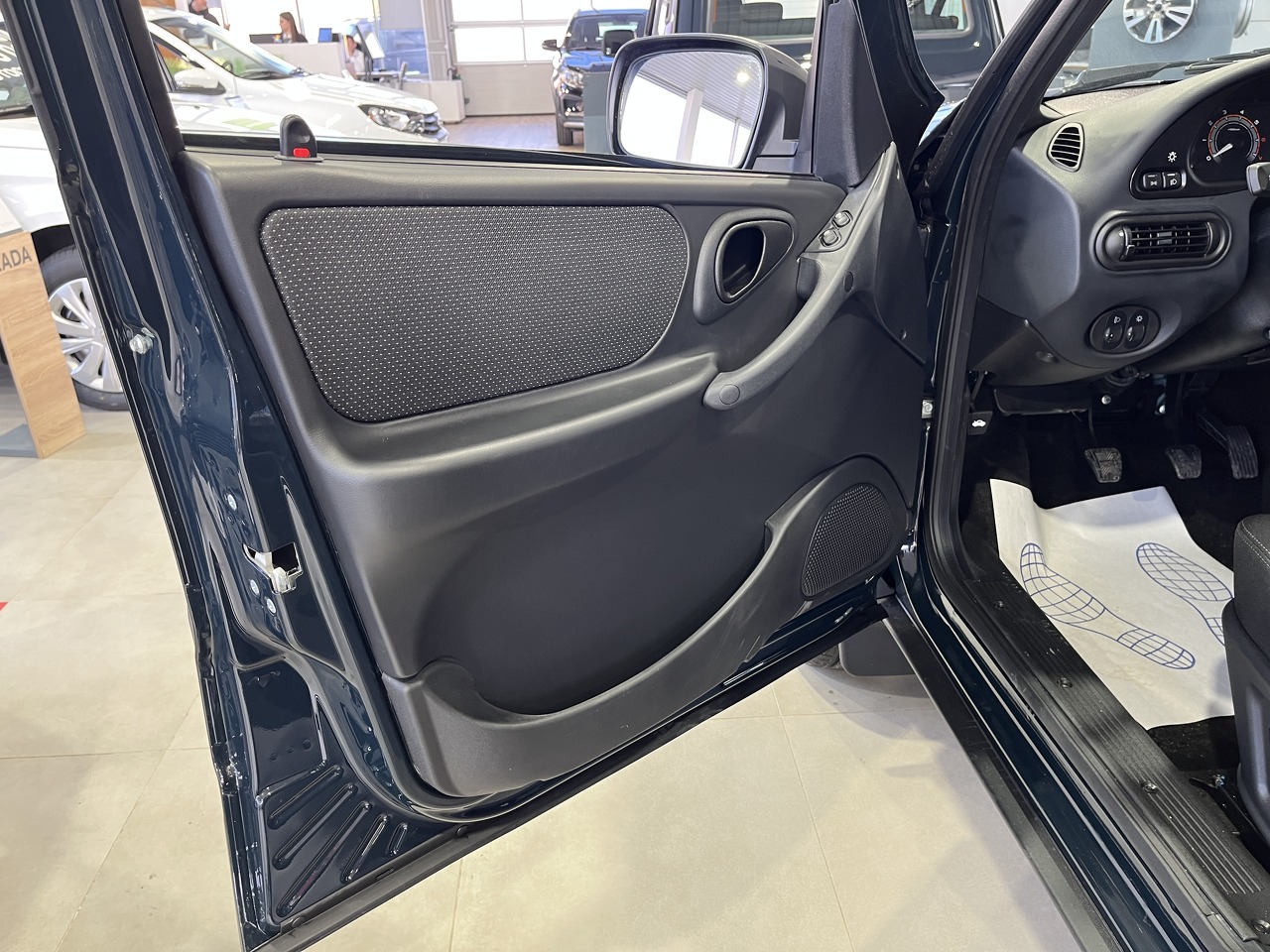 Легковой автотранспорт - Niva 1.7 MT (80 л.с.) 4WD