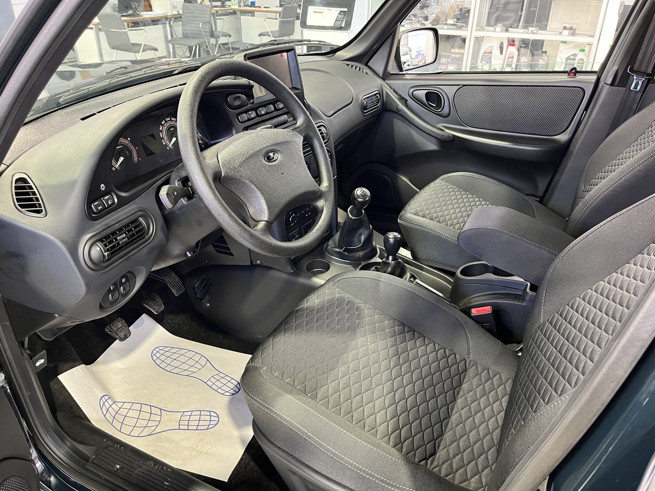 Легковой автотранспорт - Niva 1.7 MT (80 л.с.) 4WD