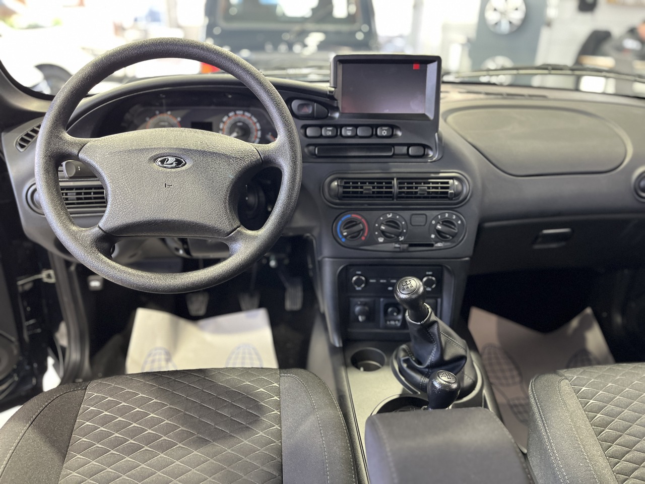 Легковой автотранспорт - Niva 1.7 MT (80 л.с.) 4WD