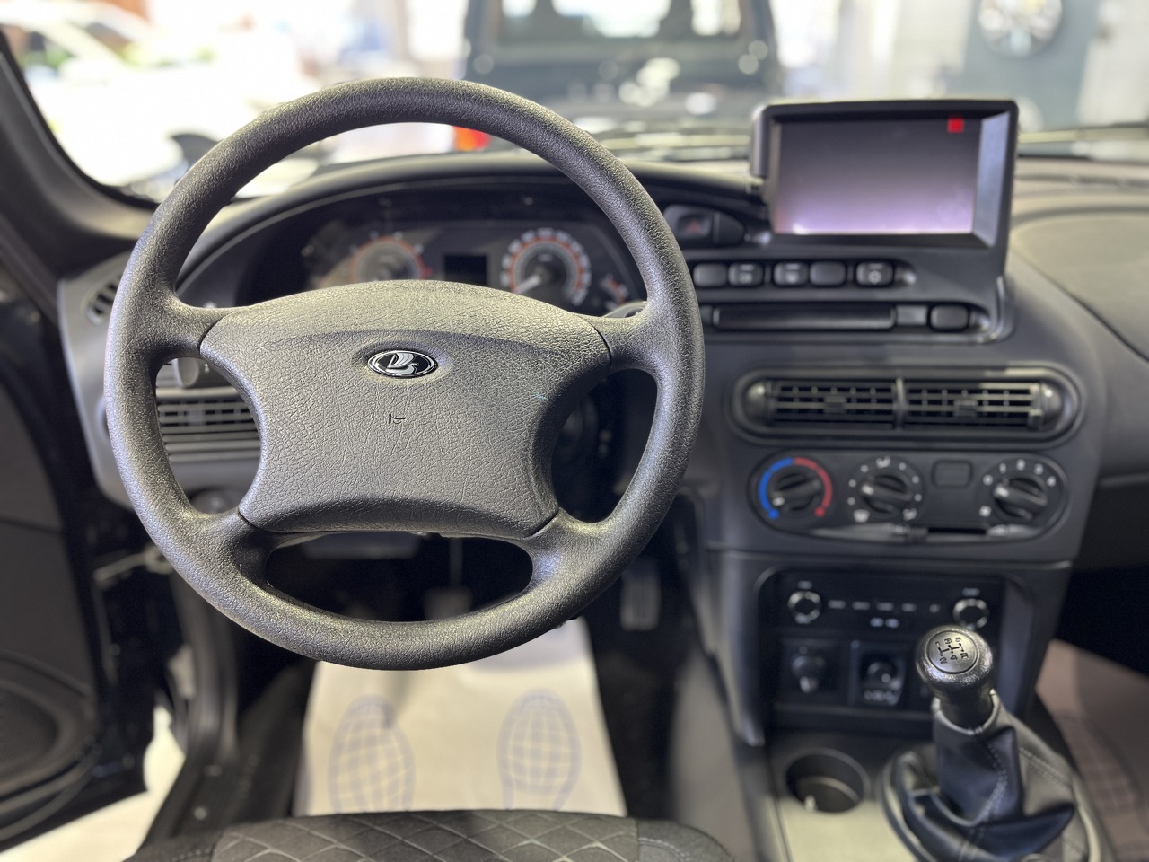Легковой автотранспорт - Niva 1.7 MT (80 л.с.) 4WD