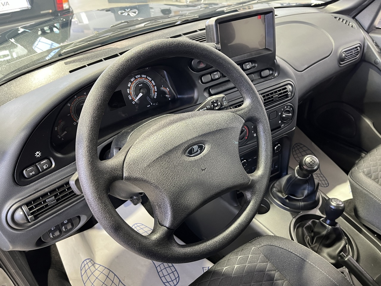 Легковой автотранспорт - Niva 1.7 MT (80 л.с.) 4WD