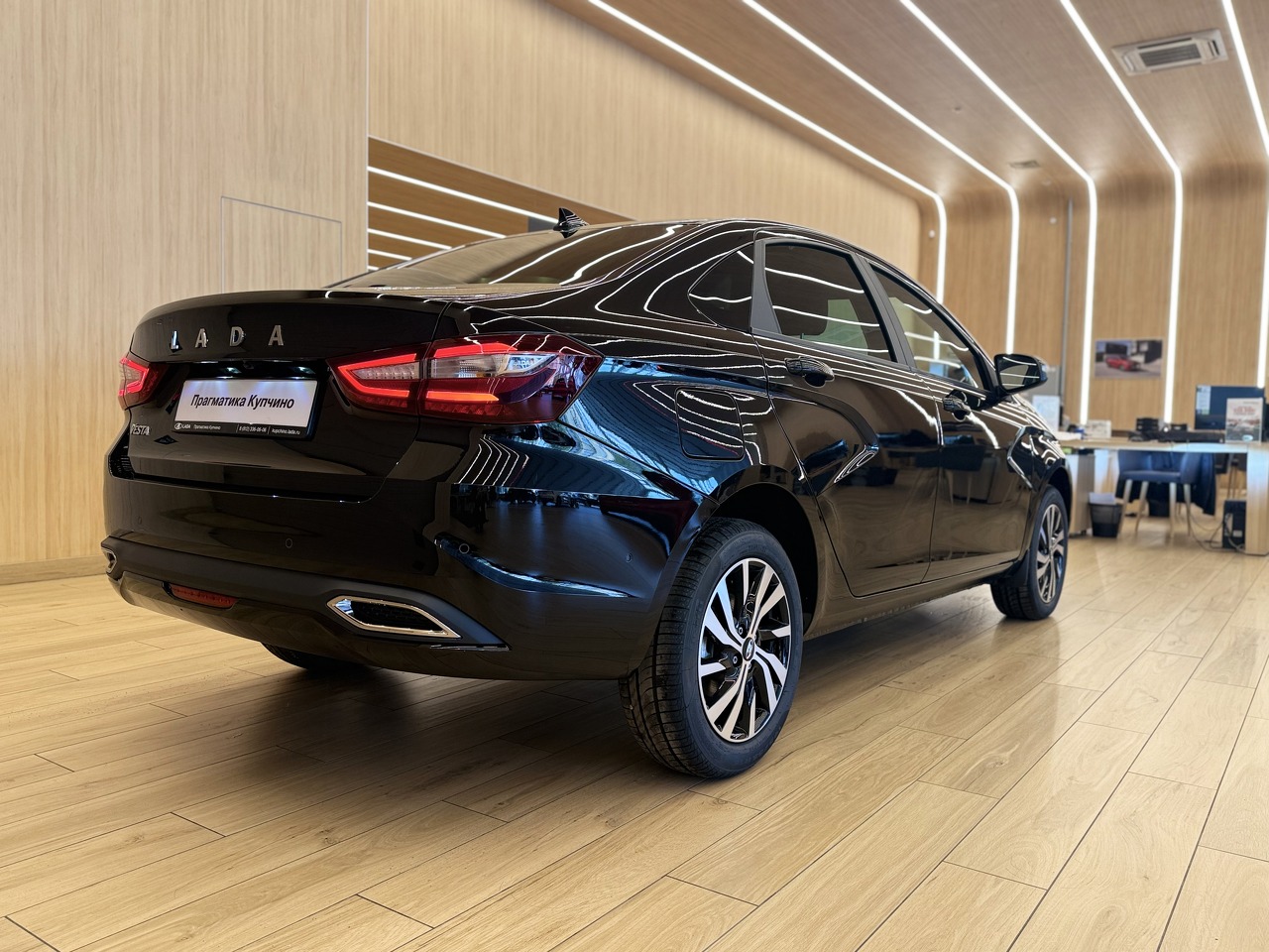 Легковой автотранспорт - LADA Vesta 1.8 CVT (122 л.с.)