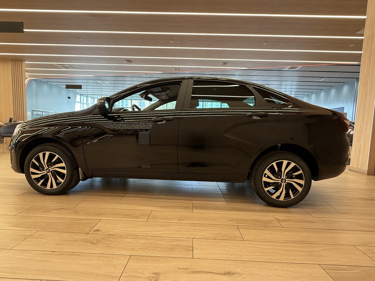 Легковой автотранспорт - LADA Vesta 1.8 CVT (122 л.с.)