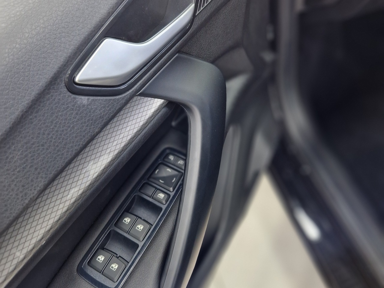 Легковой автотранспорт - Vesta SW Cross 1.8 CVT (122 л.с.)