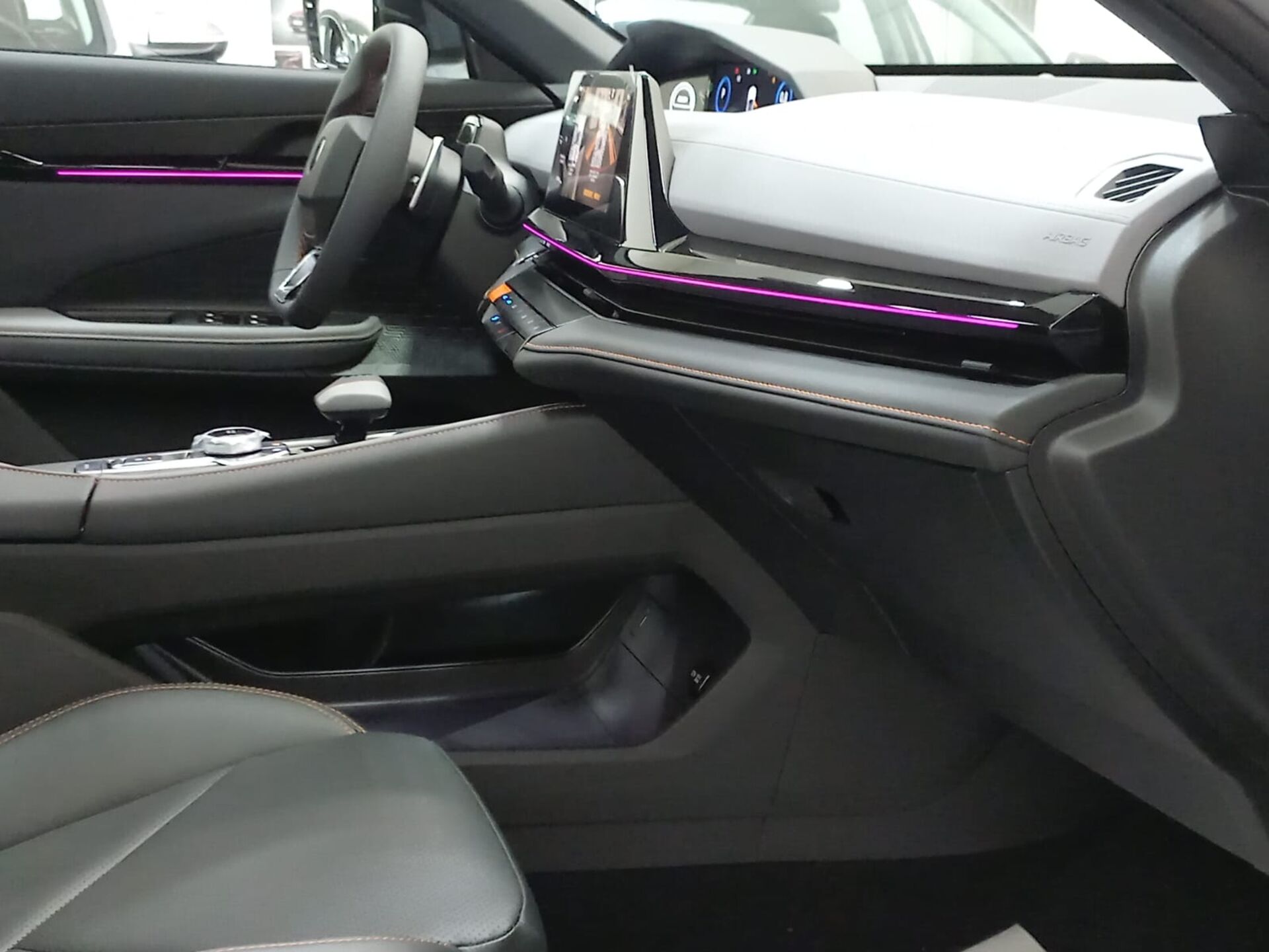 Легковой автотранспорт - CHANGAN UNI-V 1.5 AMT (181 л.с.)