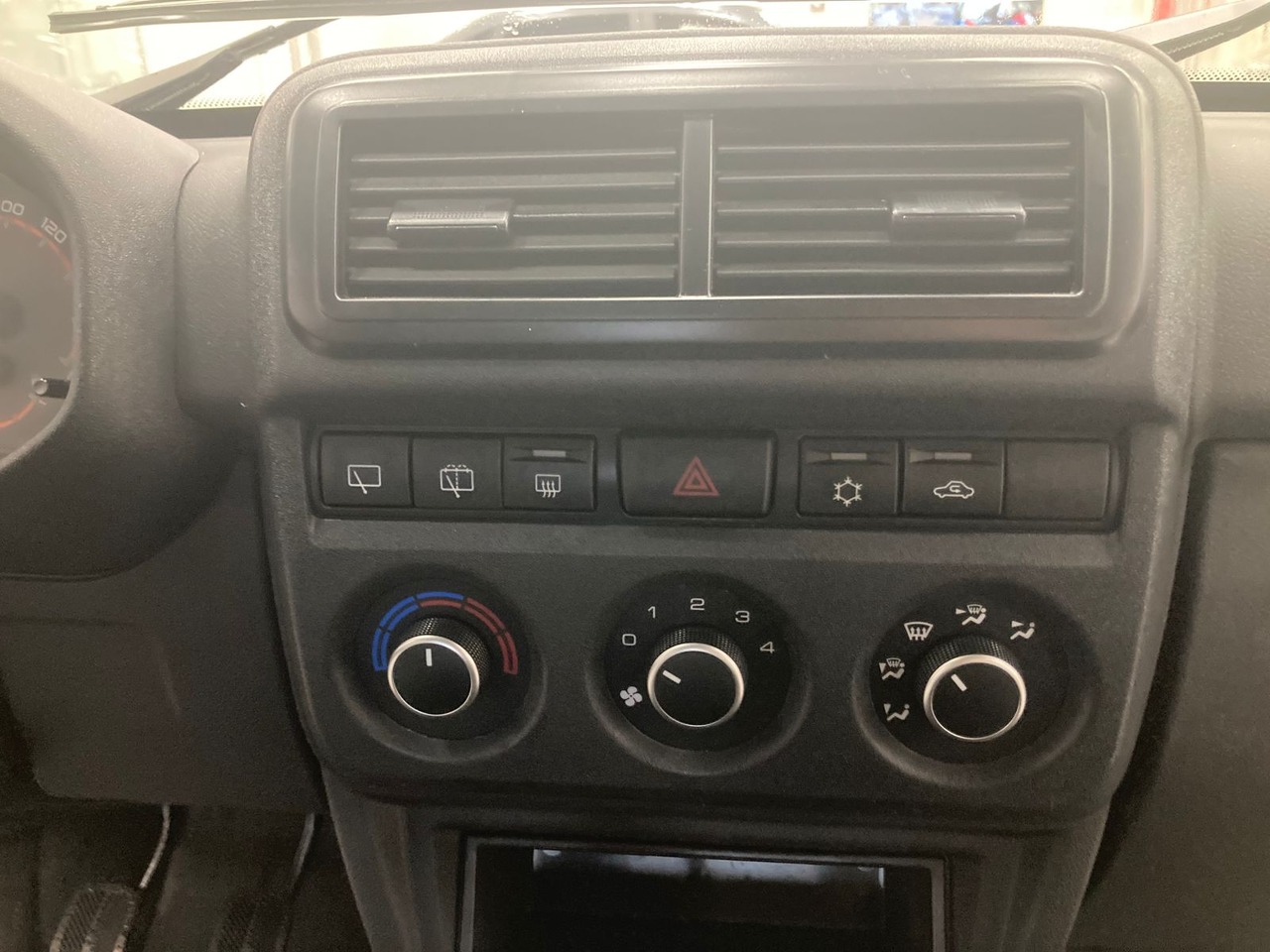 Легковой автотранспорт - LADA Niva Legend 1.7 MT (83 л.с.) 4WD