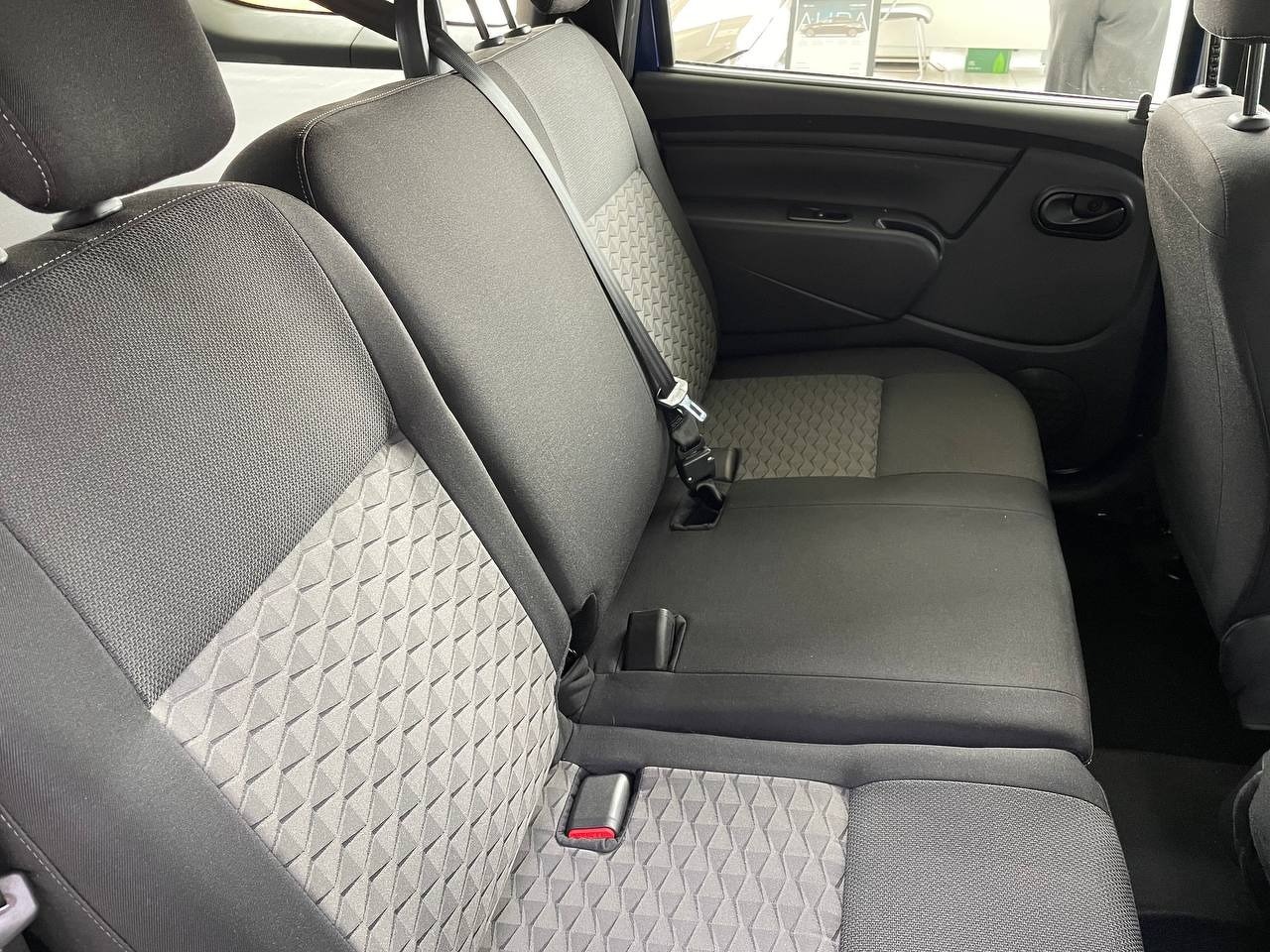 Легковой автотранспорт - LADA Largus 1.6 MT (90 л.с.)