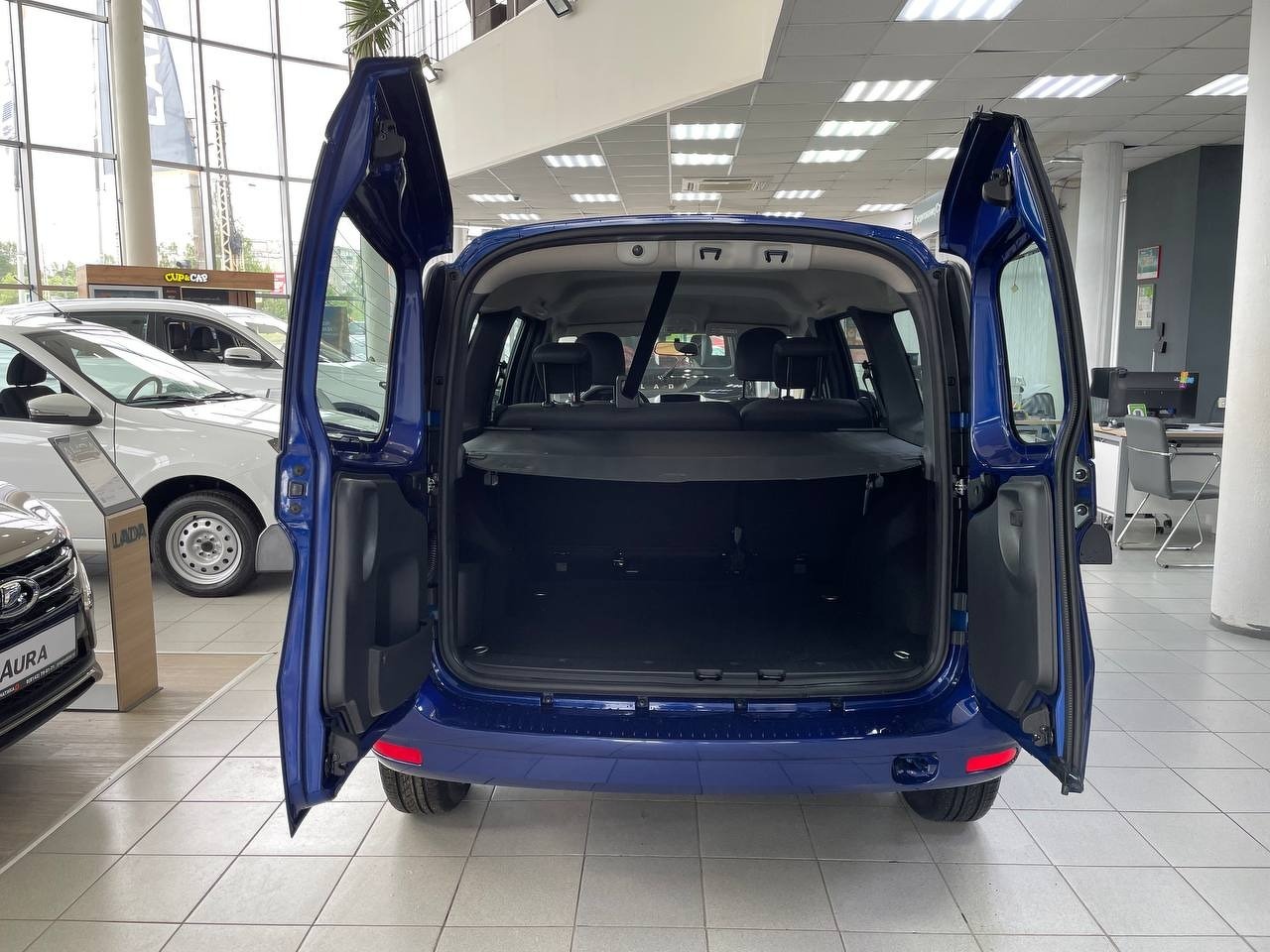 Легковой автотранспорт - LADA Largus 1.6 MT (90 л.с.)