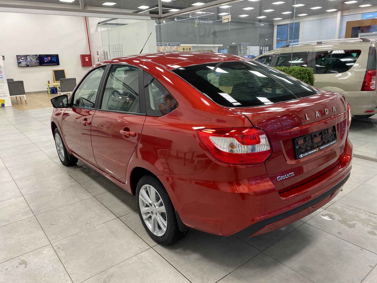 Легковой автотранспорт - LADA Granta 1.6 MT (90 л.с.)