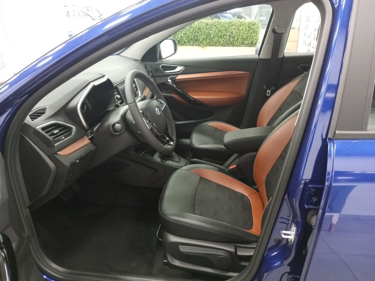 Легковой автотранспорт - LADA Vesta SW Cross 1.8 CVT (122 л.с.)