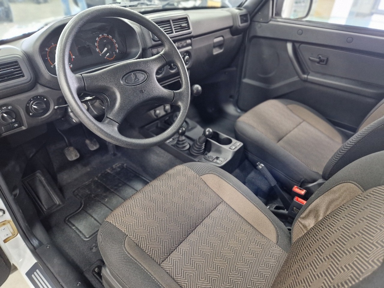 Легковой автотранспорт - LADA Niva Legend 1.7 MT (83 л.с.) 4WD