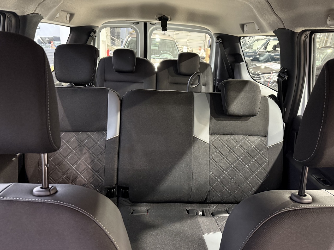 Легковой автотранспорт - LADA Largus Cross 1.6 MT (106 л.с.)