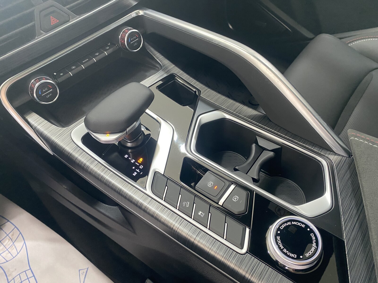Легковой автотранспорт - GEELY Tugella 