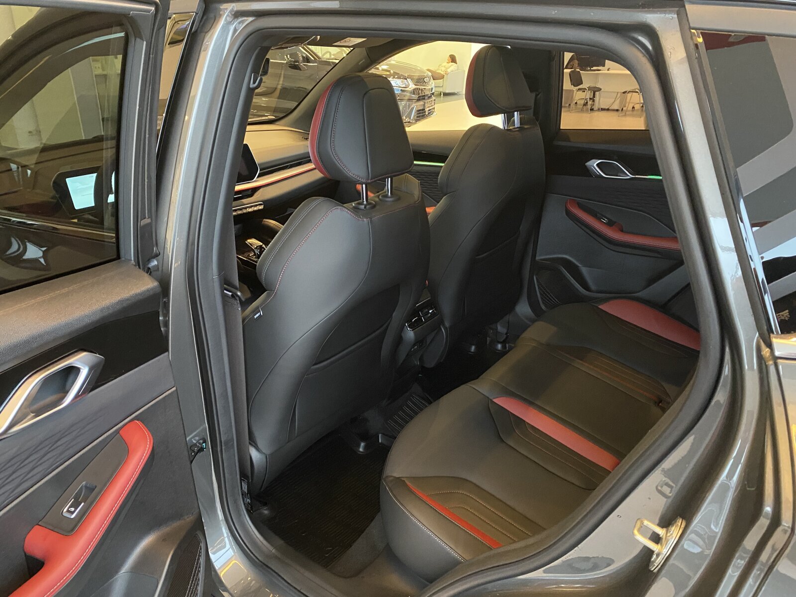 Легковой автотранспорт - GEELY Coolray 