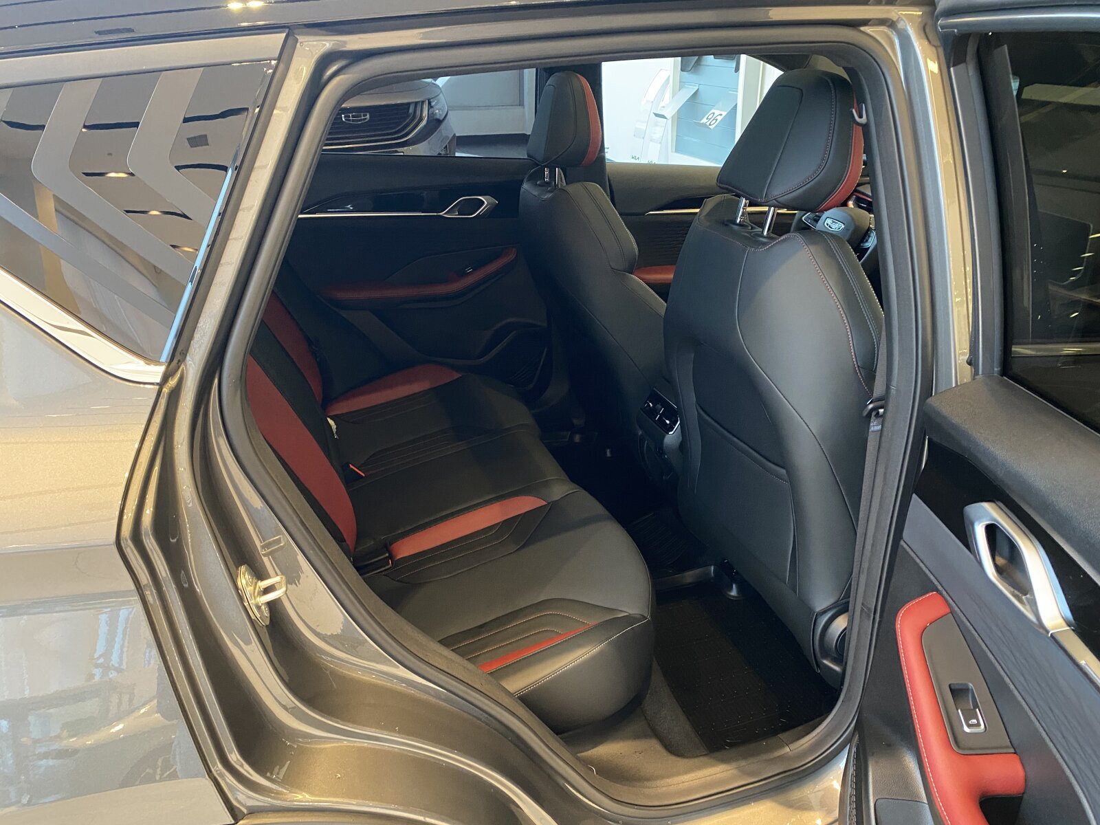 Легковой автотранспорт - GEELY Coolray 