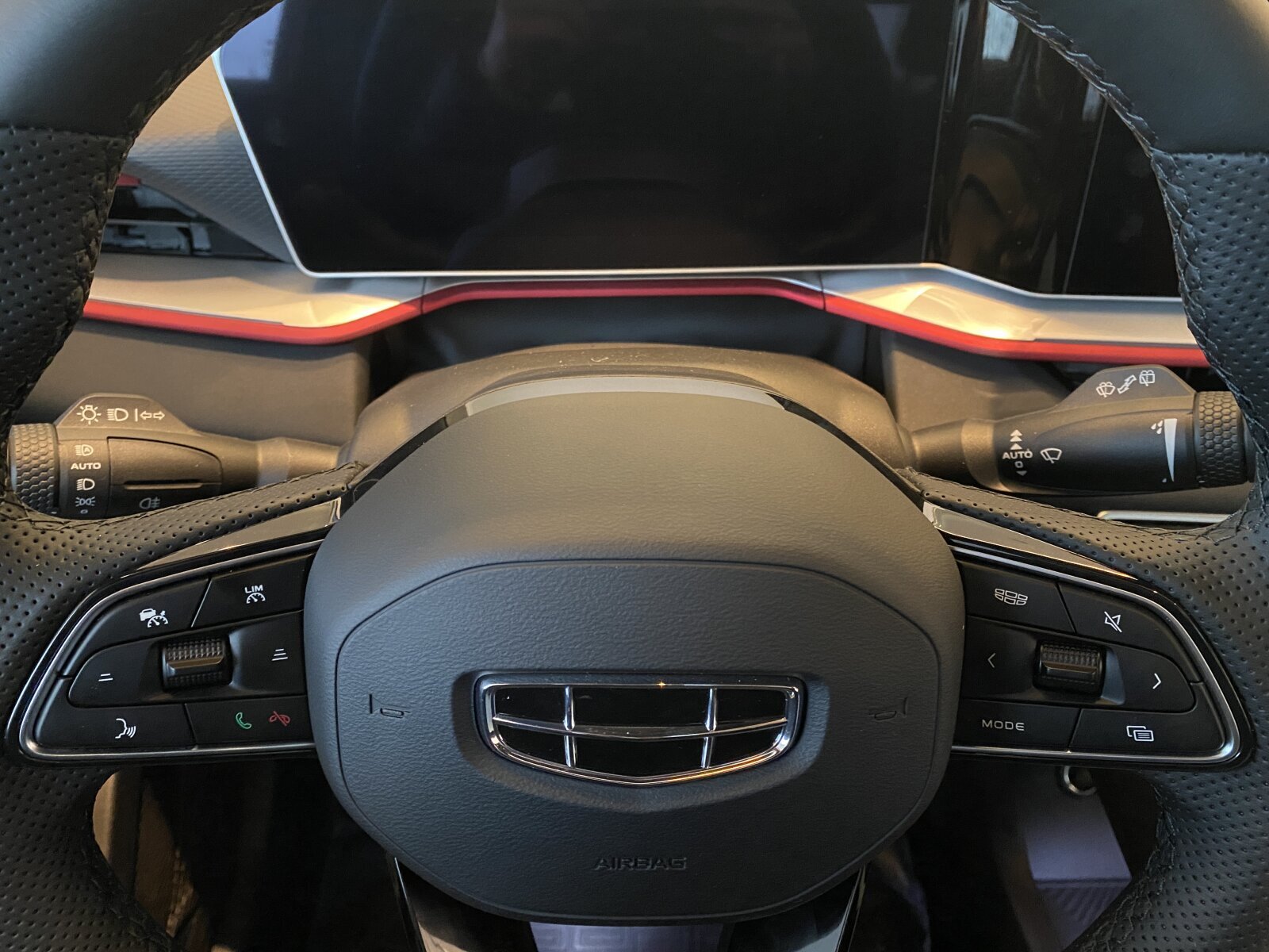Легковой автотранспорт - GEELY Coolray 