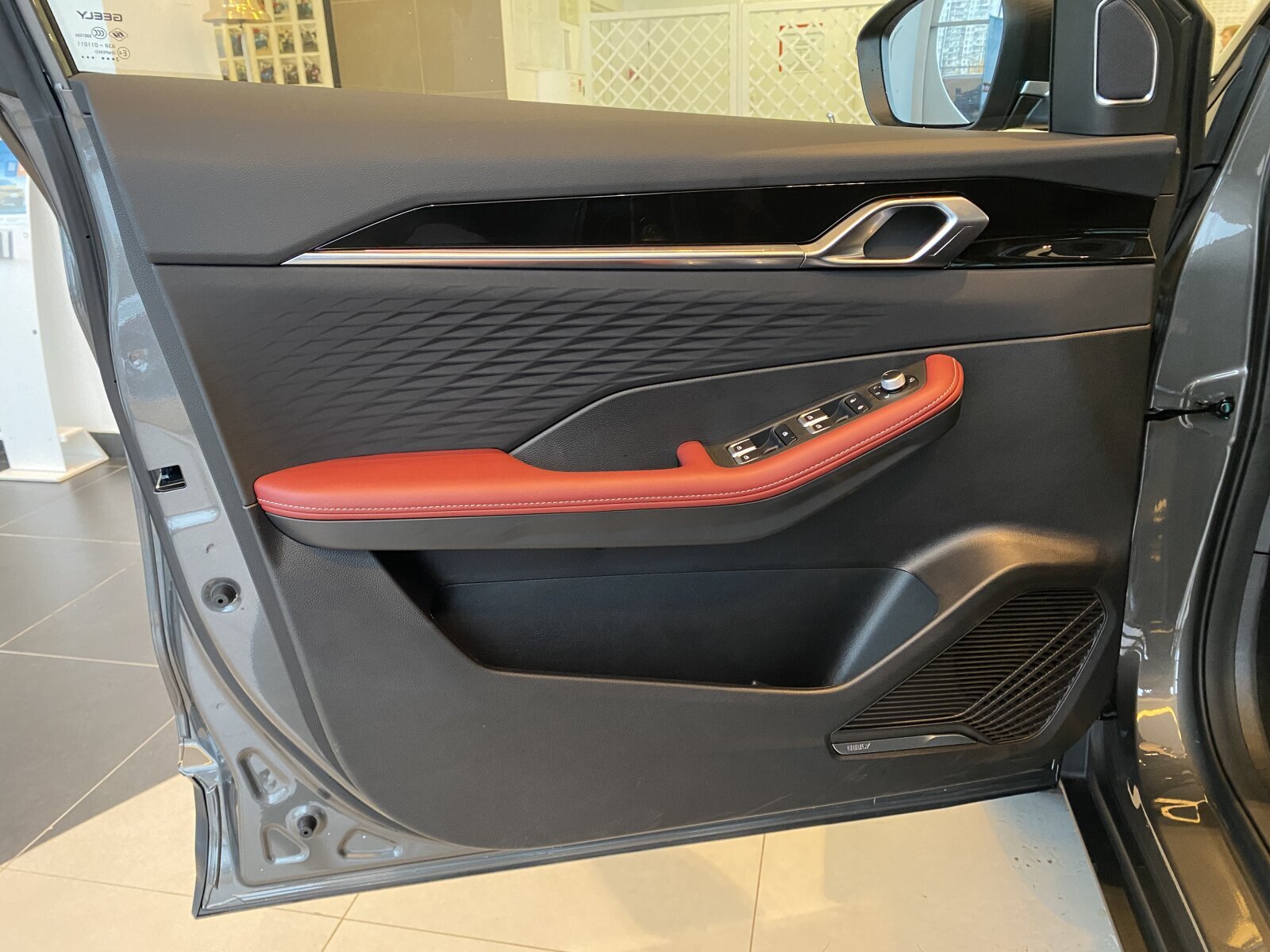 Легковой автотранспорт - GEELY Coolray 