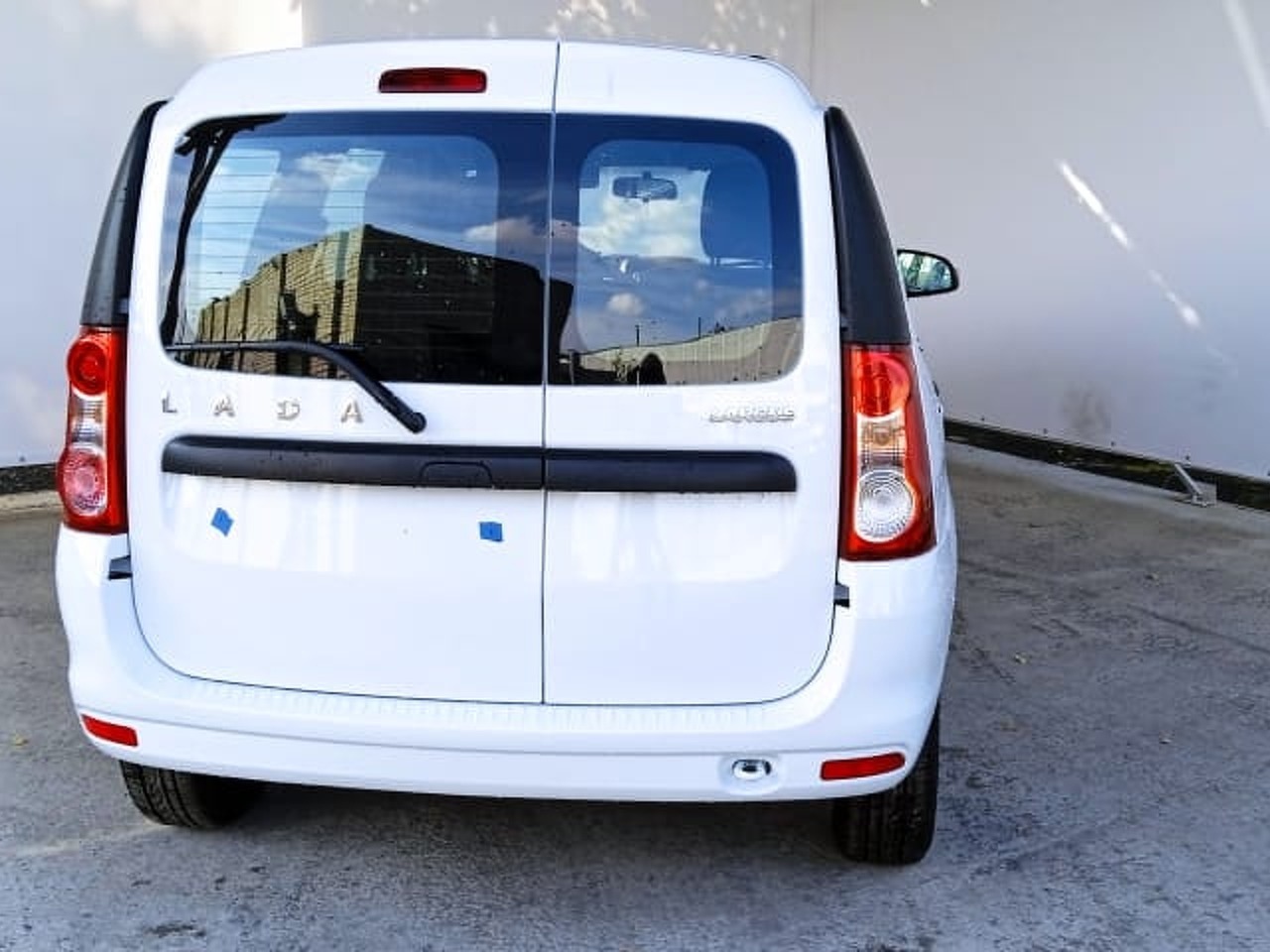 Легковой автотранспорт - LADA Largus 1.6 MT (90 л.с.)
