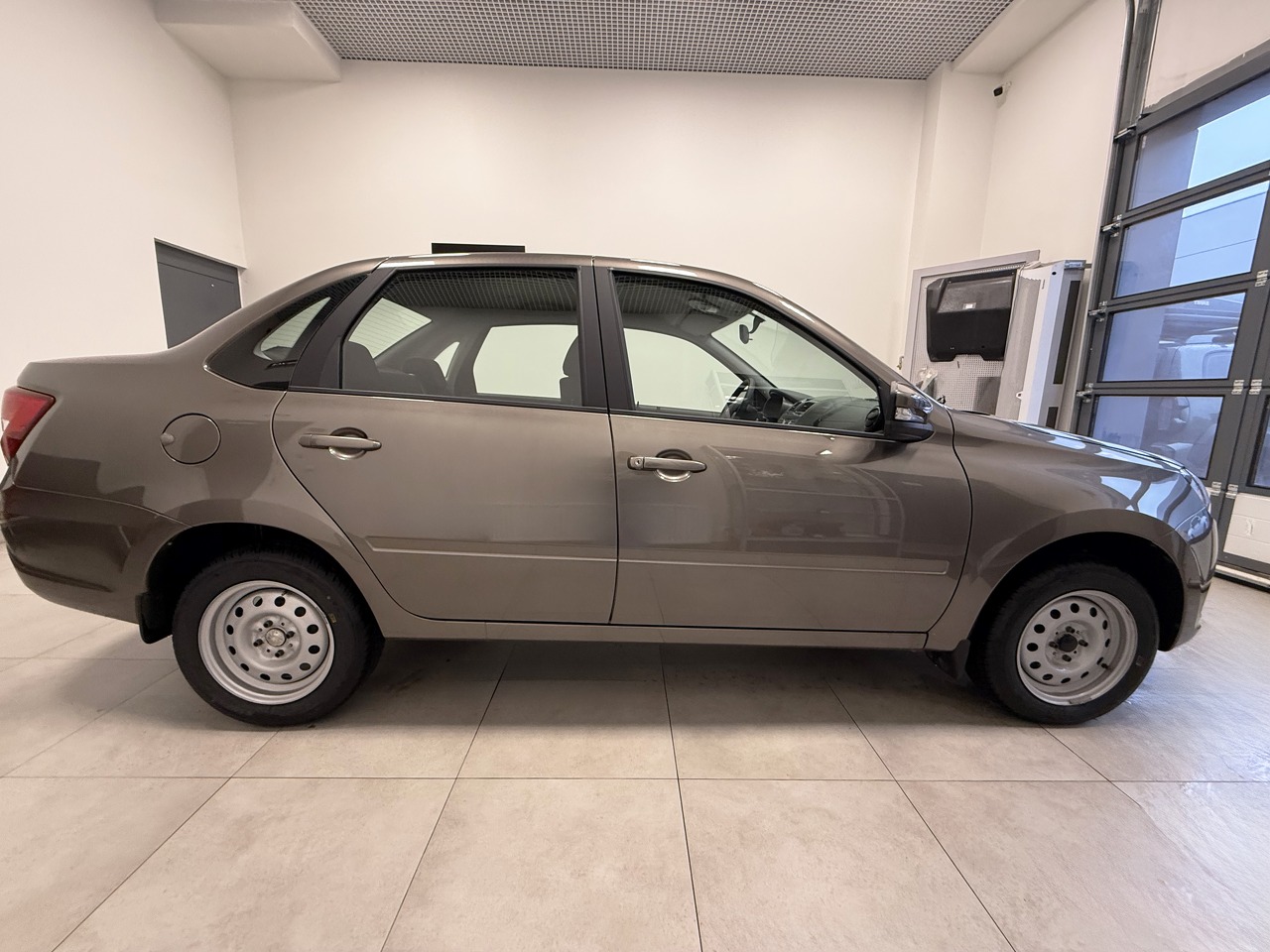 Легковой автотранспорт - LADA Granta 1.6 MT (90 л.с.)