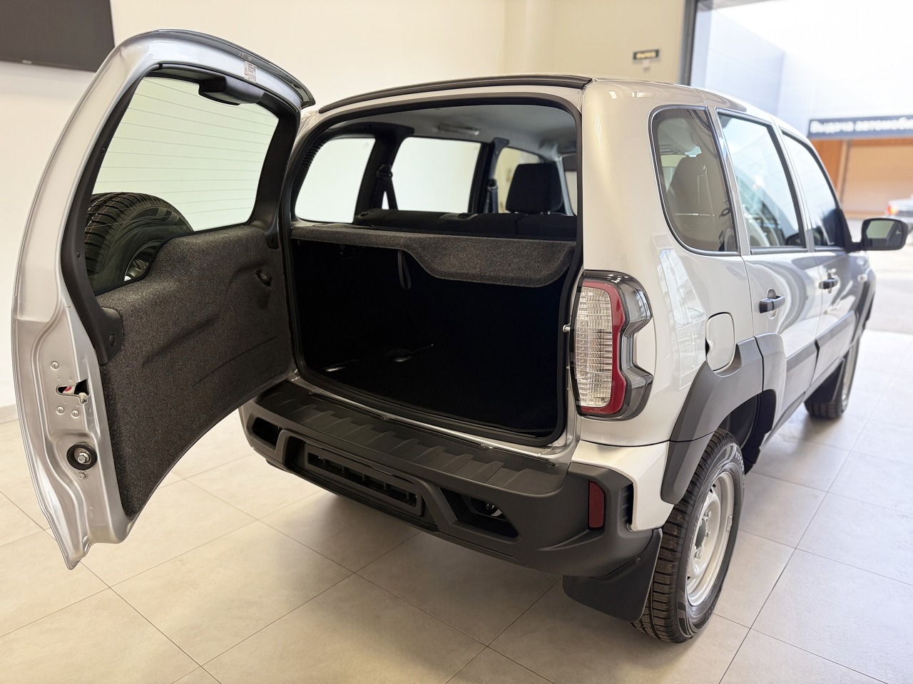 Легковой автотранспорт - LADA Niva Travel 1.7 MT (83 л.с.) 4WD