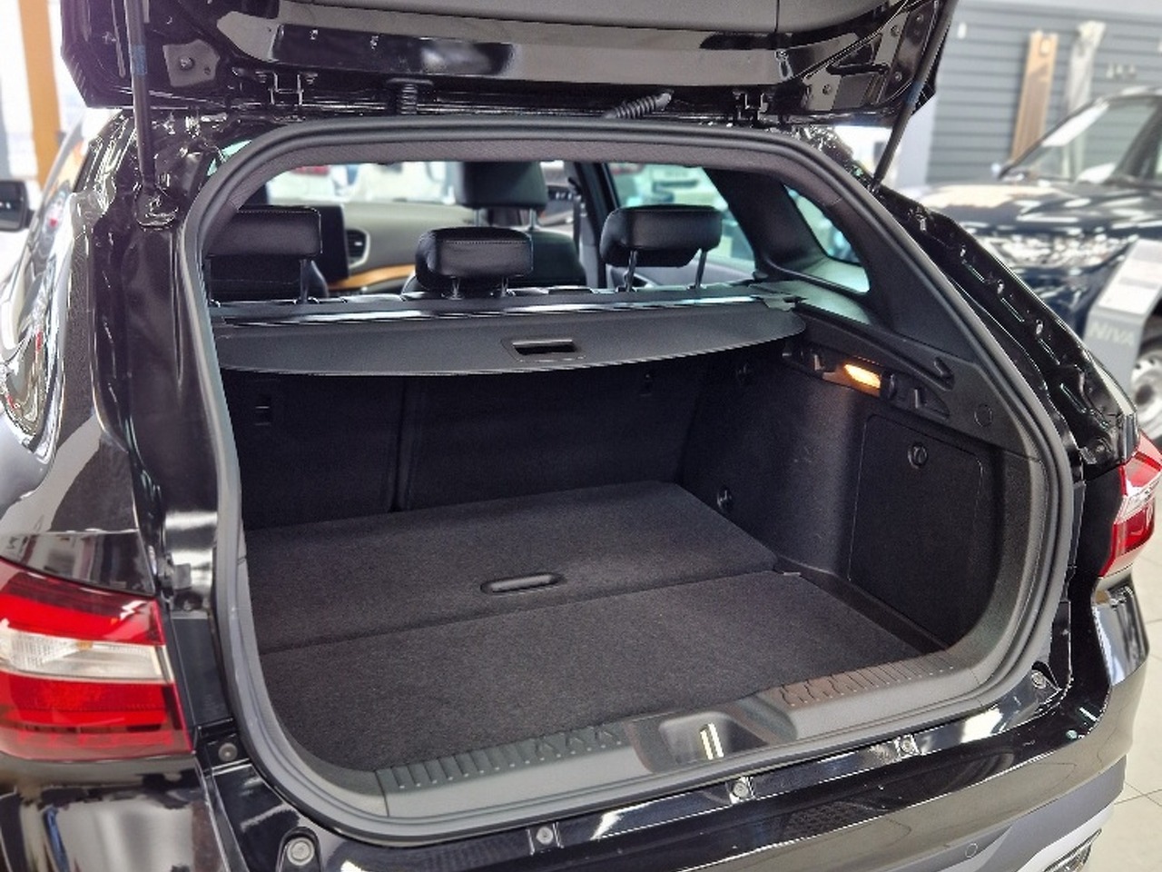 Легковой автотранспорт - LADA Vesta SW Cross 1.8 CVT (122 л.с.)