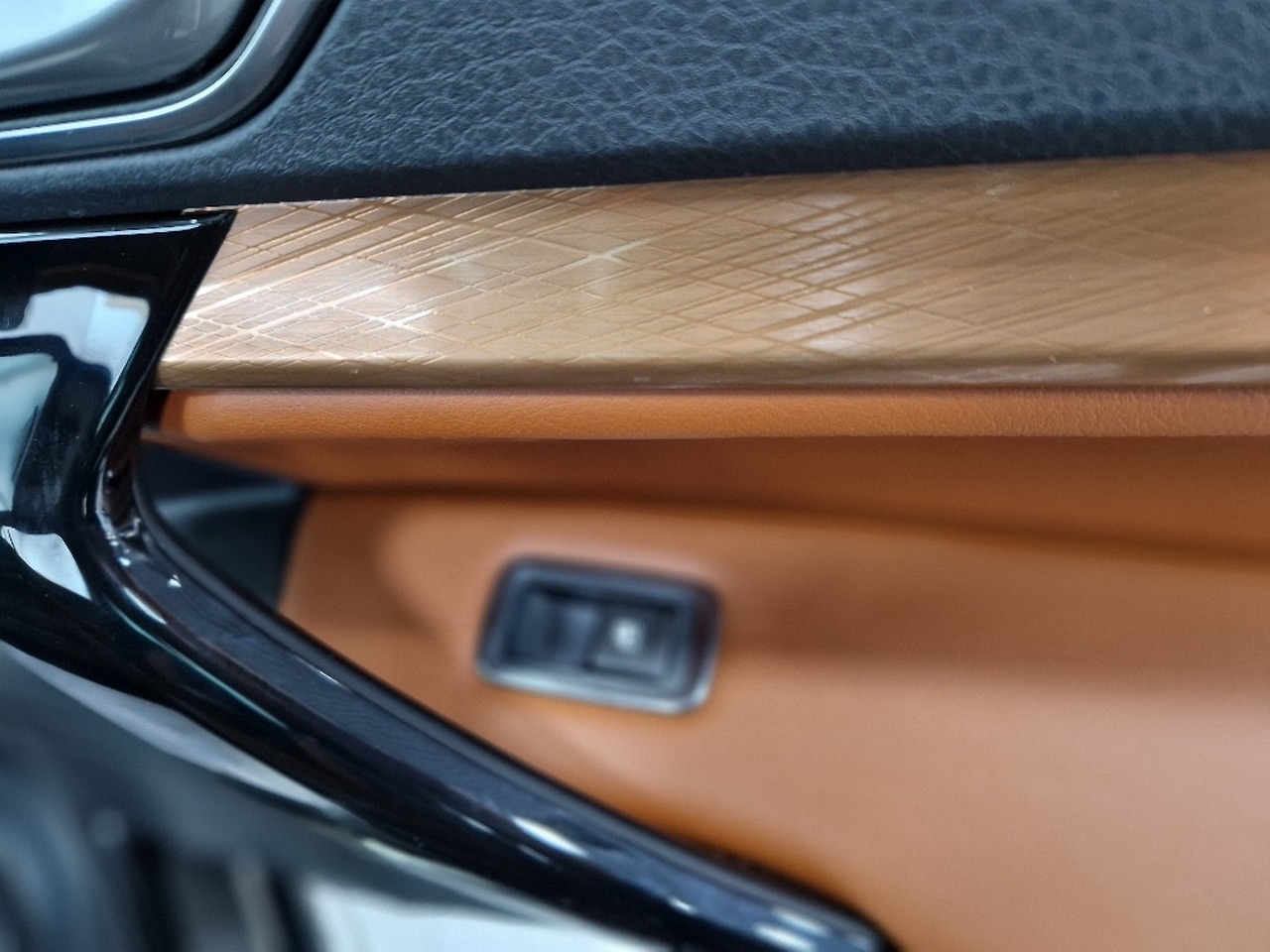 Легковой автотранспорт - LADA Vesta SW Cross 1.8 CVT (122 л.с.)