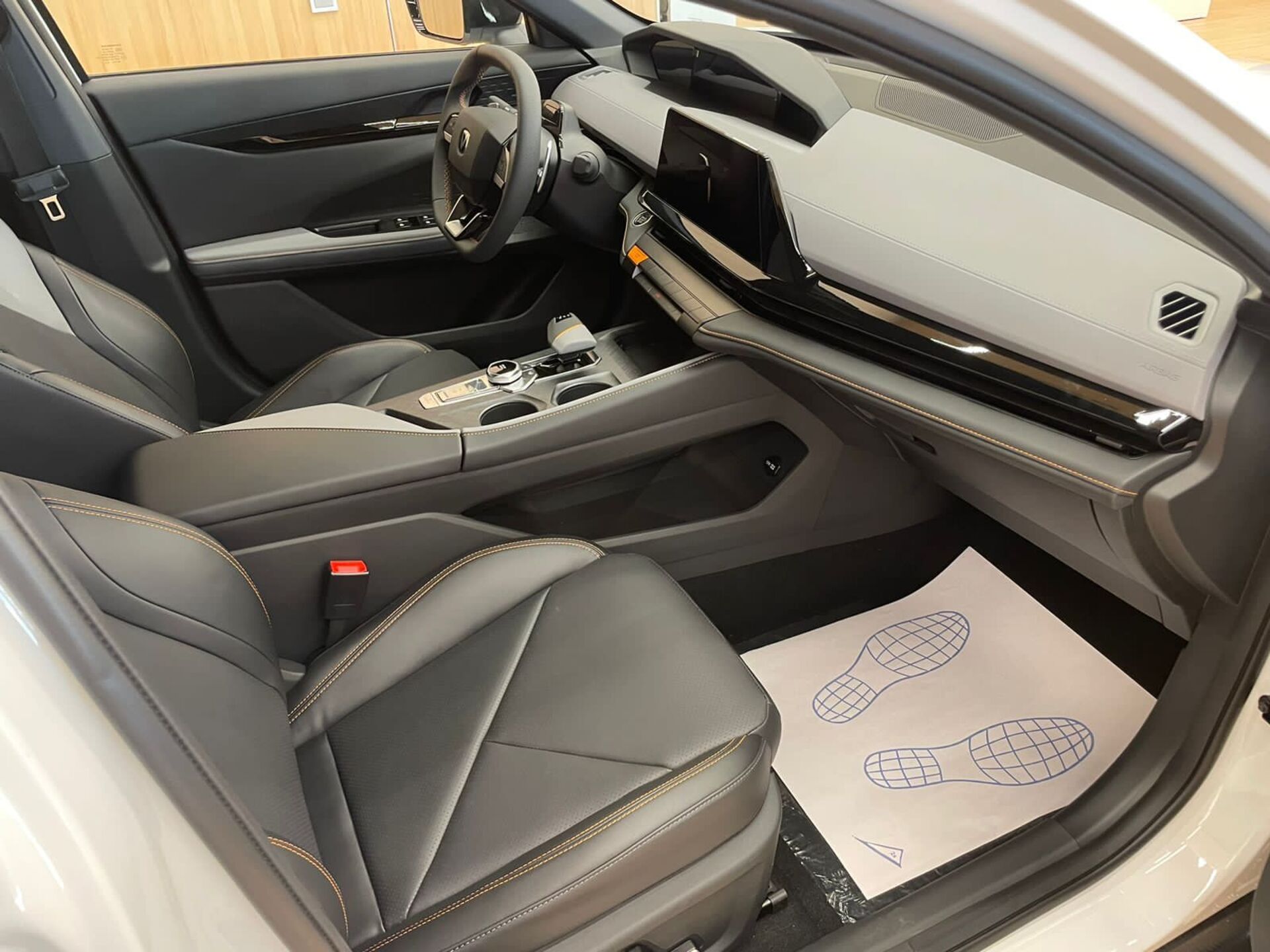 Легковой автотранспорт - CHANGAN UNI-V 1.5 AMT (181 л.с.)