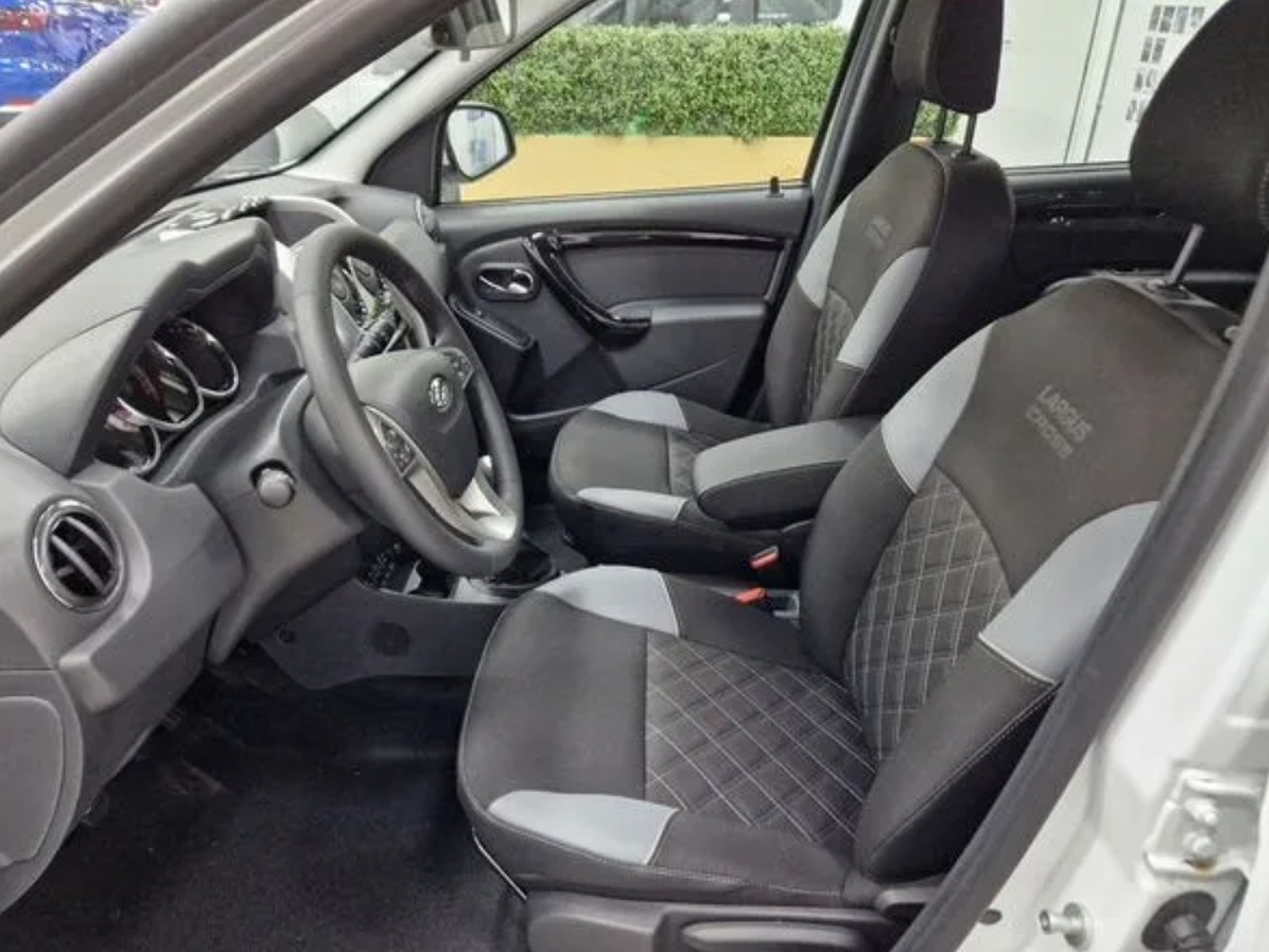 Легковой автотранспорт - LADA Largus Cross 1.6 MT (106 л.с.)