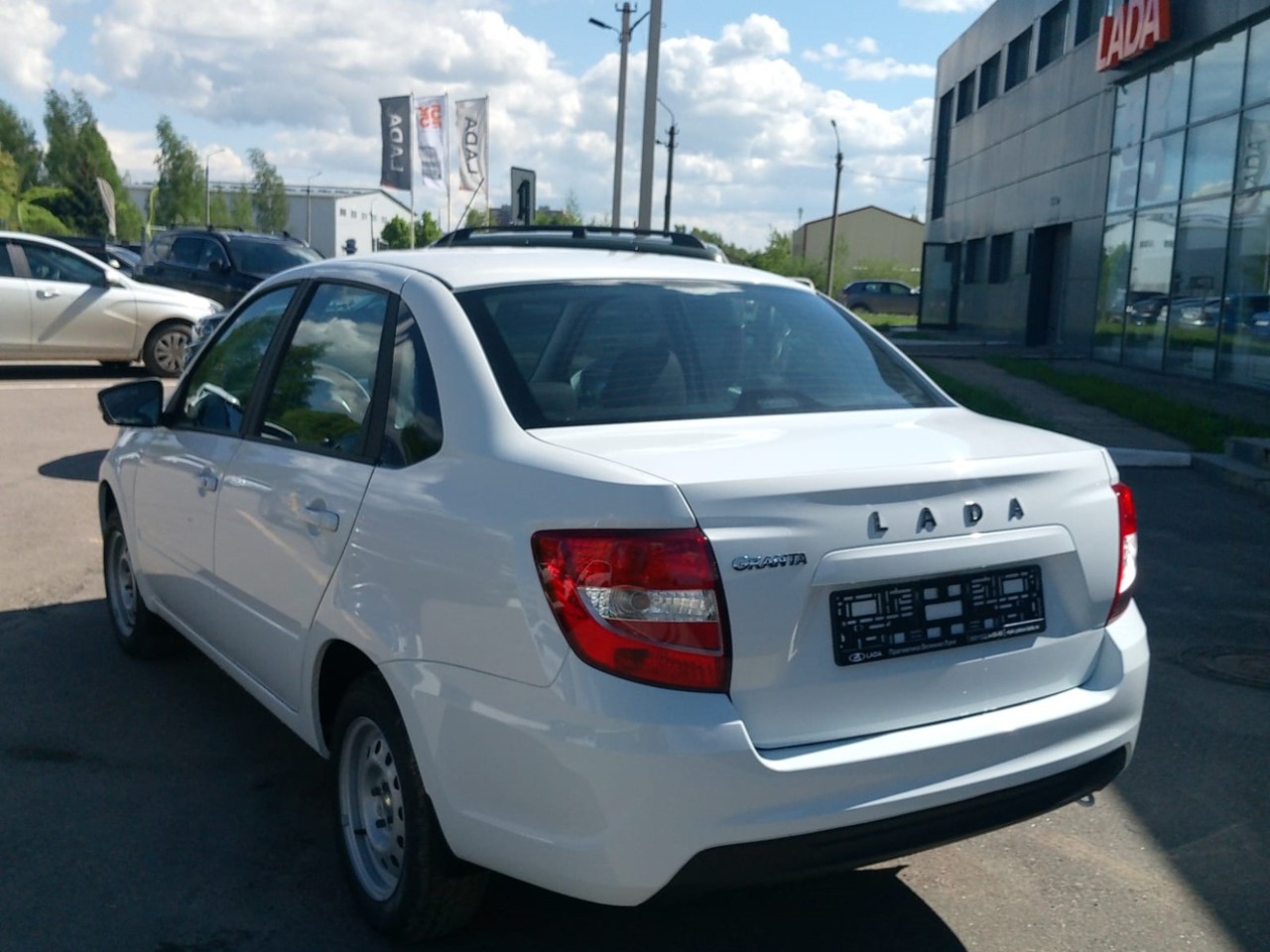 Легковой автотранспорт - LADA Granta 1.6 MT (90 л.с.)