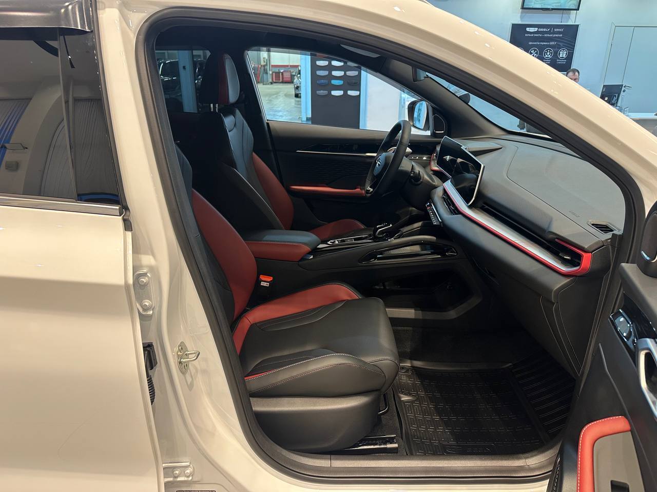 Легковой автотранспорт - GEELY Coolray 