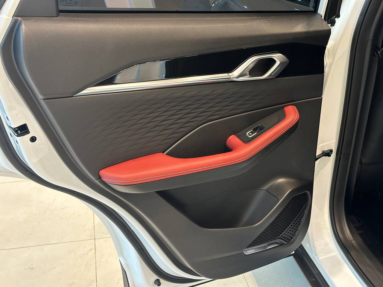 Легковой автотранспорт - GEELY Coolray 