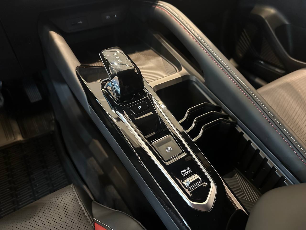 Легковой автотранспорт - GEELY Coolray 