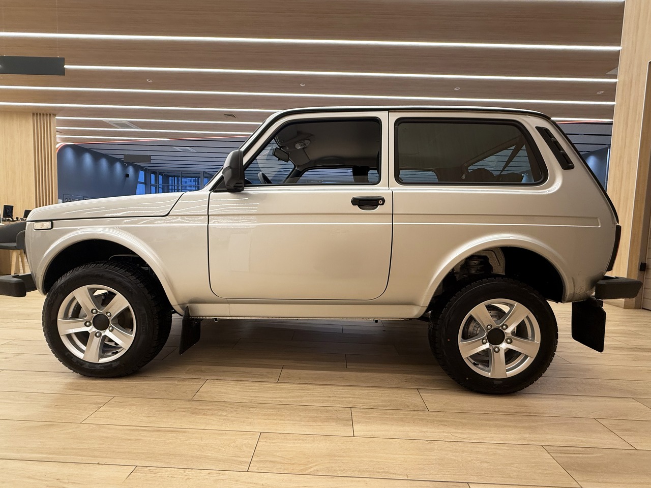 Легковой автотранспорт - LADA Niva Legend 1.7 MT (83 л.с.) 4WD