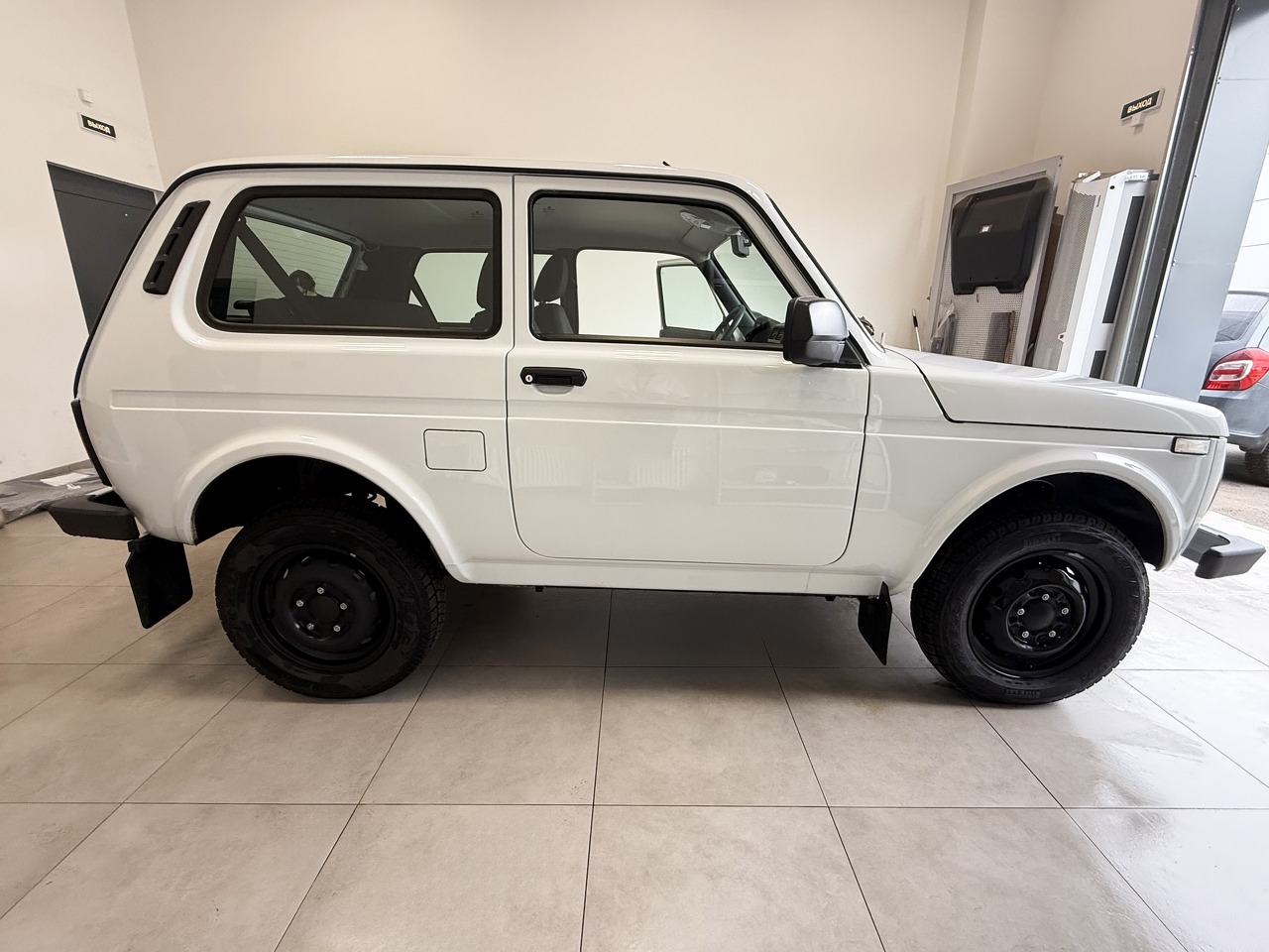 Легковой автотранспорт - LADA Niva Legend 1.7 MT (83 л.с.) 4WD